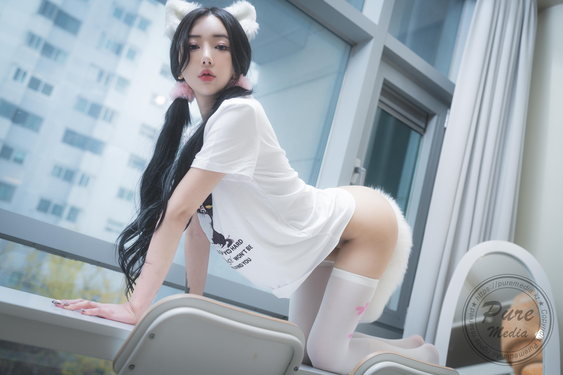 Jia 지아, [PURE MEDIA] Naked cat on the sofa Set.01の写真 2