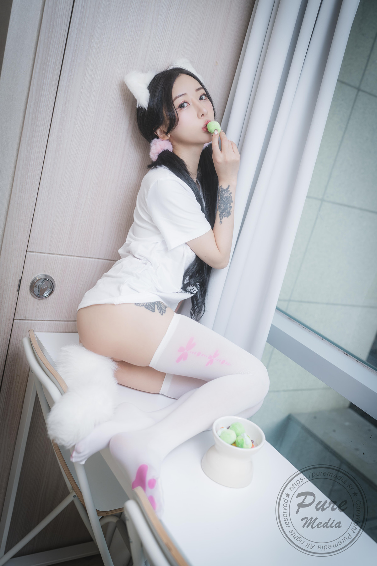 Jia 지아, [PURE MEDIA] Naked cat on the sofa Set.01の写真 7