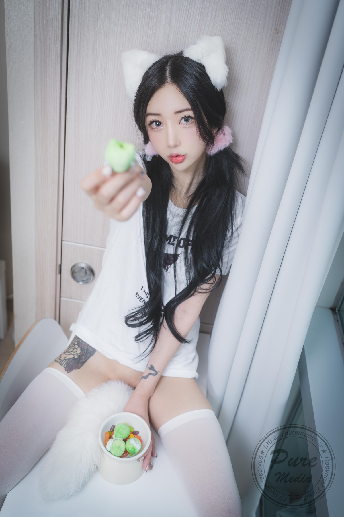 Jia 지아, [PURE MEDIA] Naked cat on the sofa Set.01の写真 8