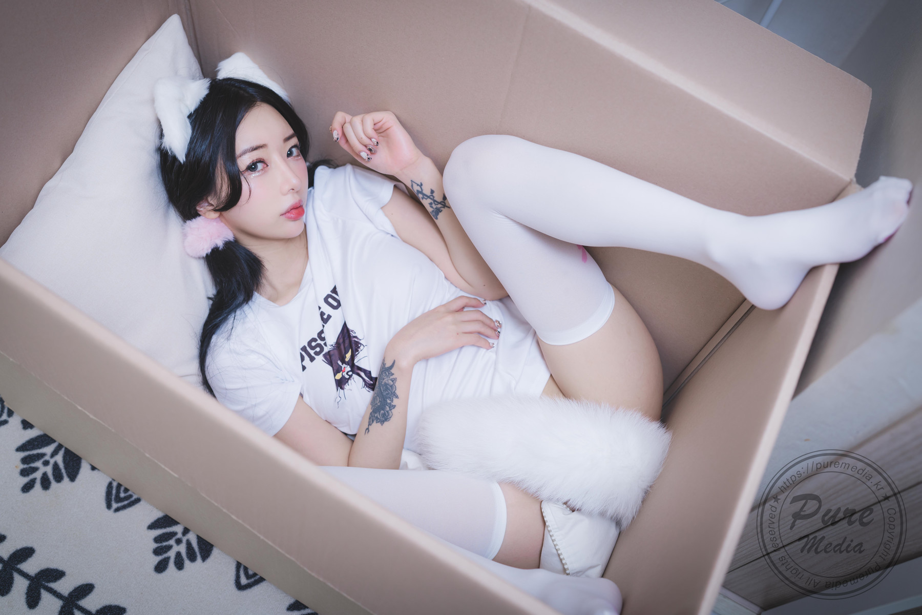 Jia 지아, [PURE MEDIA] Naked cat on the sofa Set.01の写真 25
