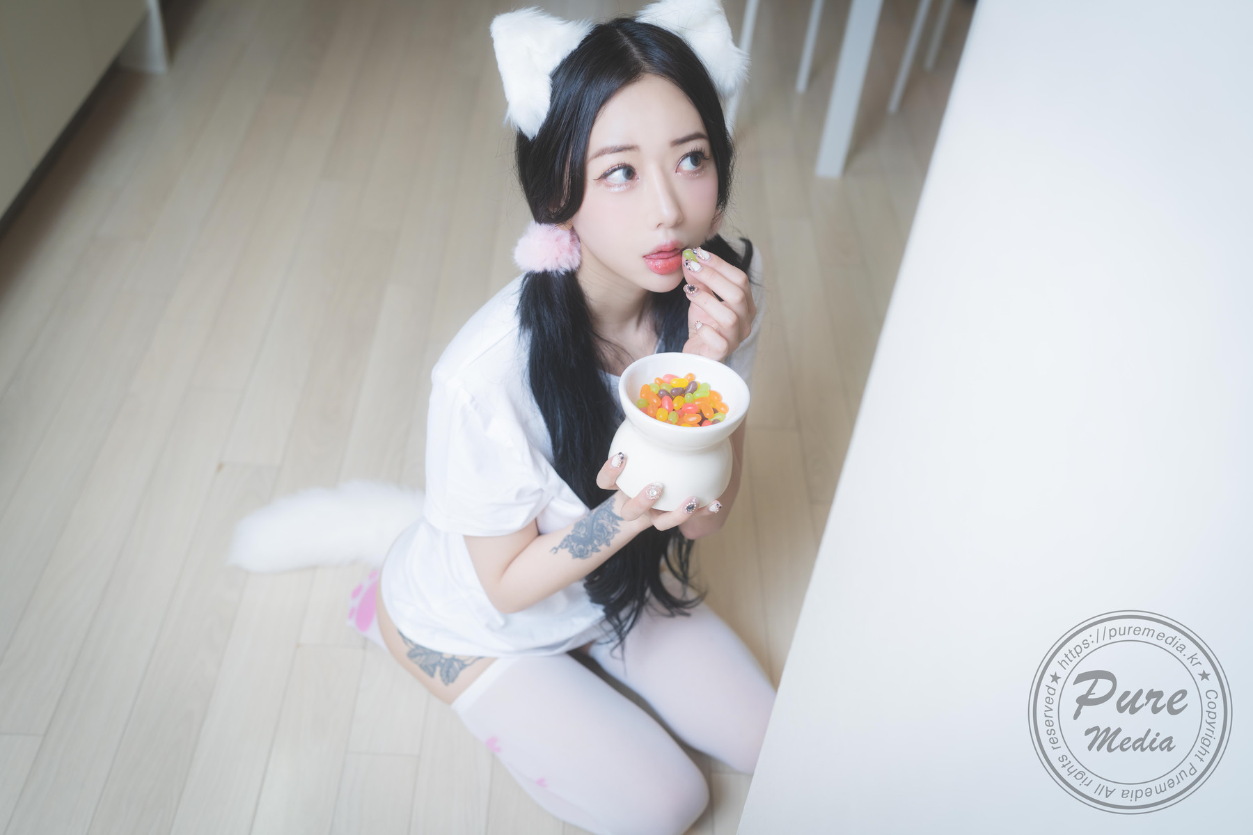 Jia 지아, [PURE MEDIA] Naked cat on the sofa Set.02の写真 6