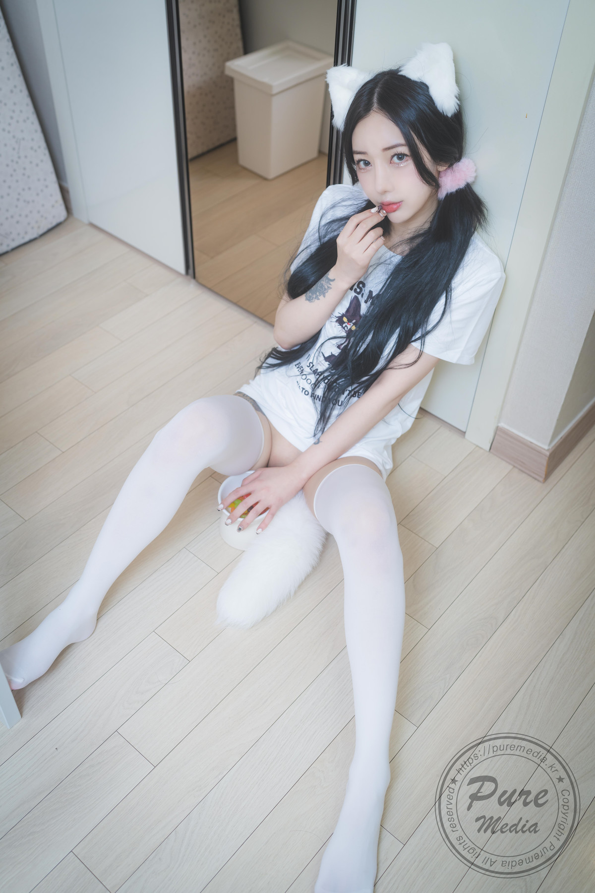 Jia 지아, [PURE MEDIA] Naked cat on the sofa Set.02の写真 7