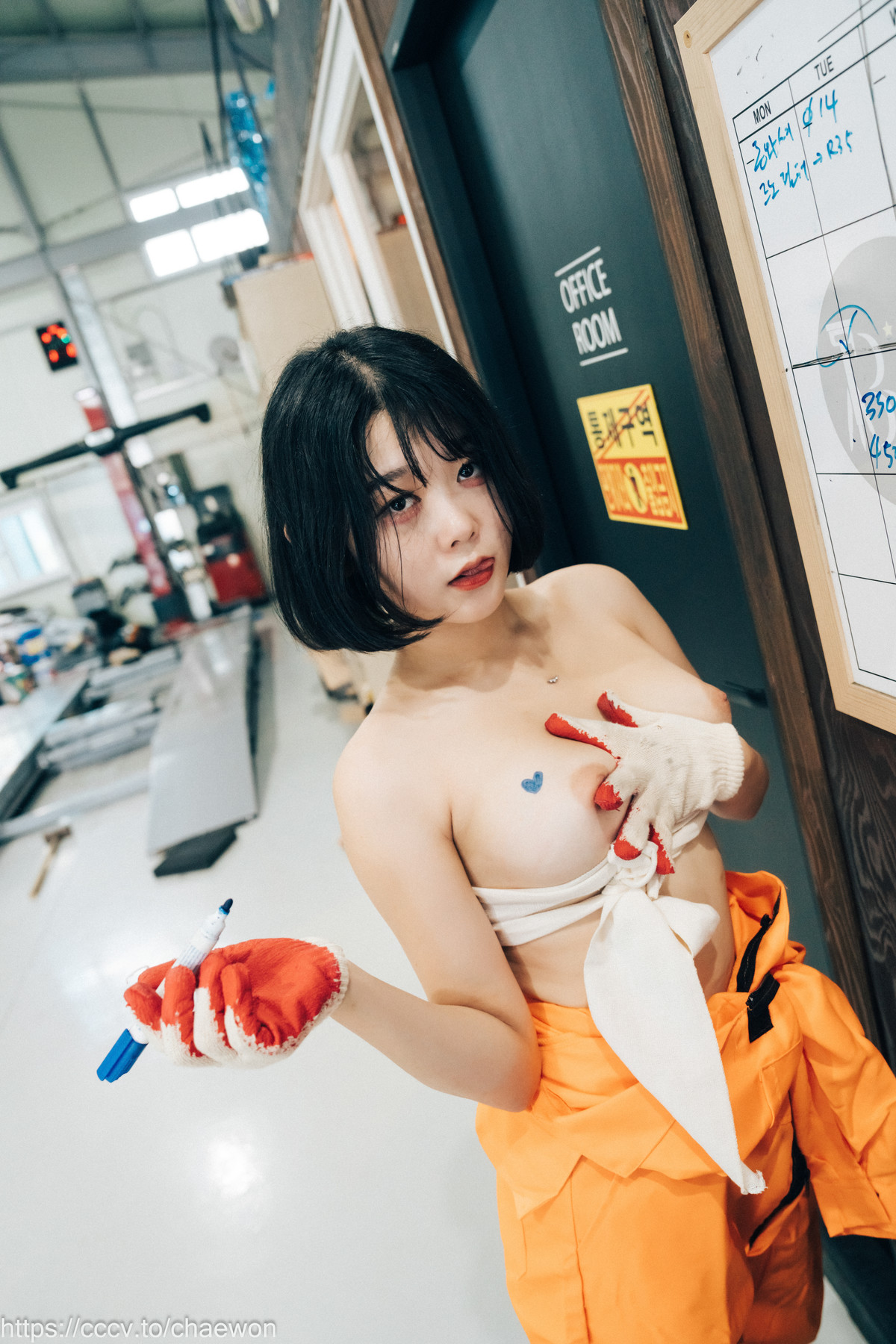 ZIA.Kwon 권지아, [Loozy] Garage Girl Set.01の写真 25
