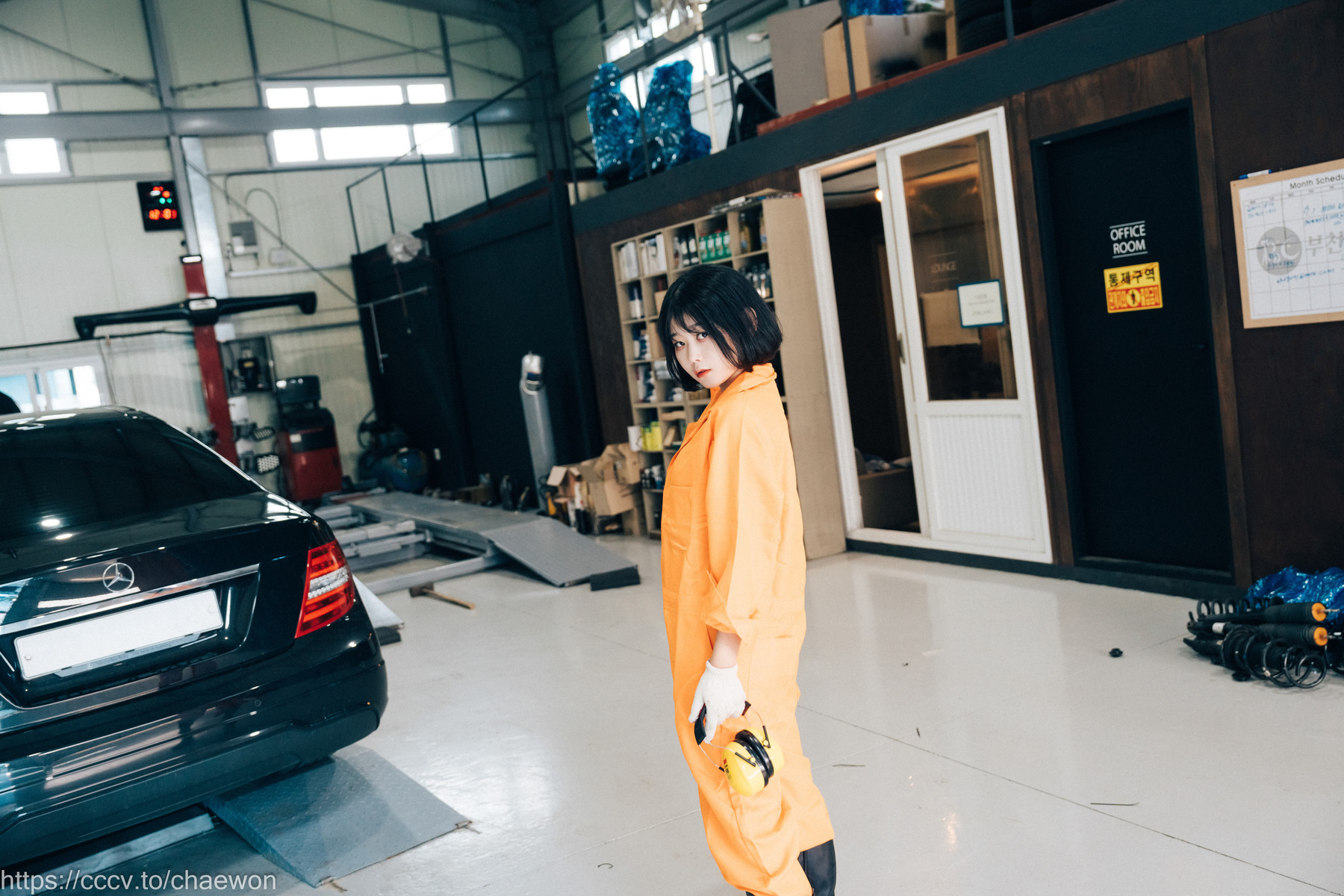 ZIA.Kwon 권지아, [Loozy] Garage Girl Set.02の写真 2