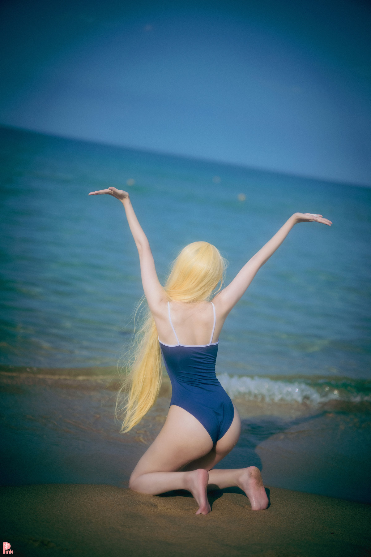Lee Ahrin 이아린, [PINK] Meet Me in The Summer Set.02の写真 2