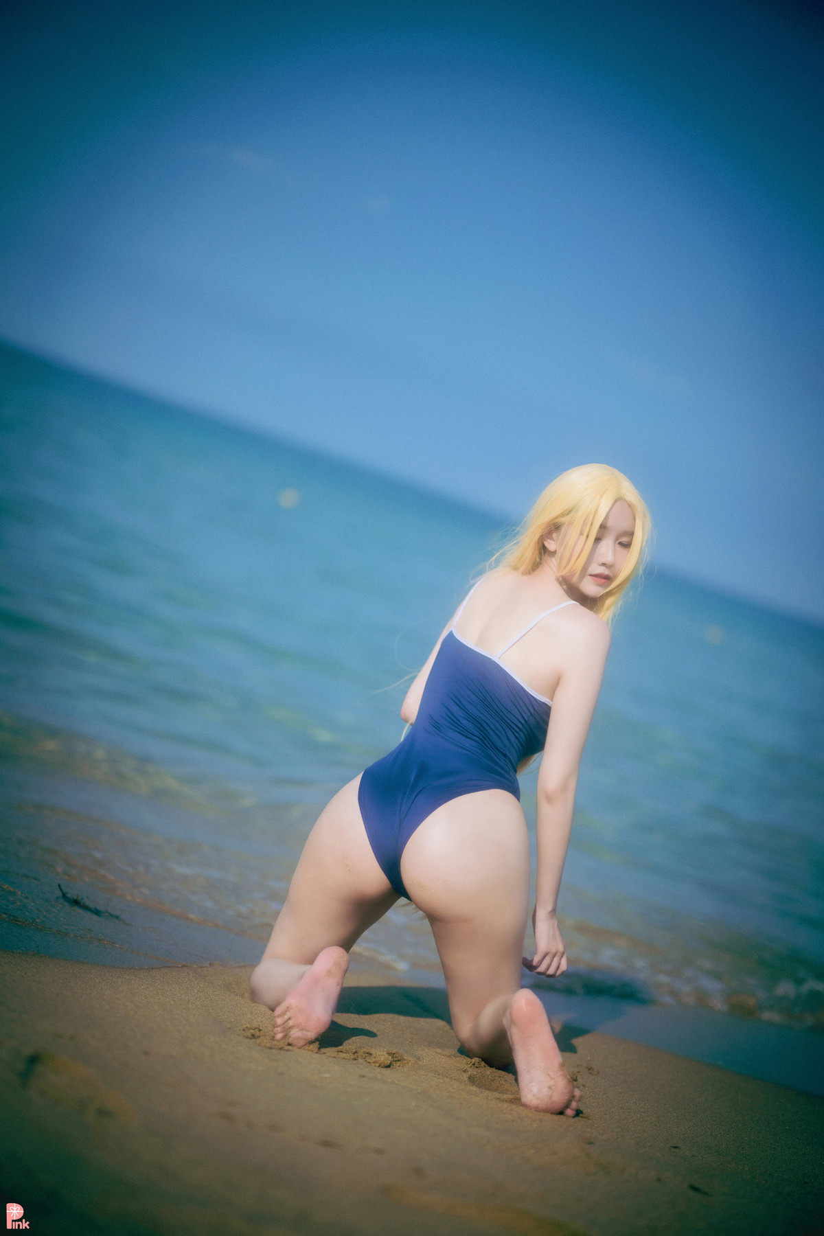 Lee Ahrin 이아린, [PINK] Meet Me in The Summer Set.02の写真 4