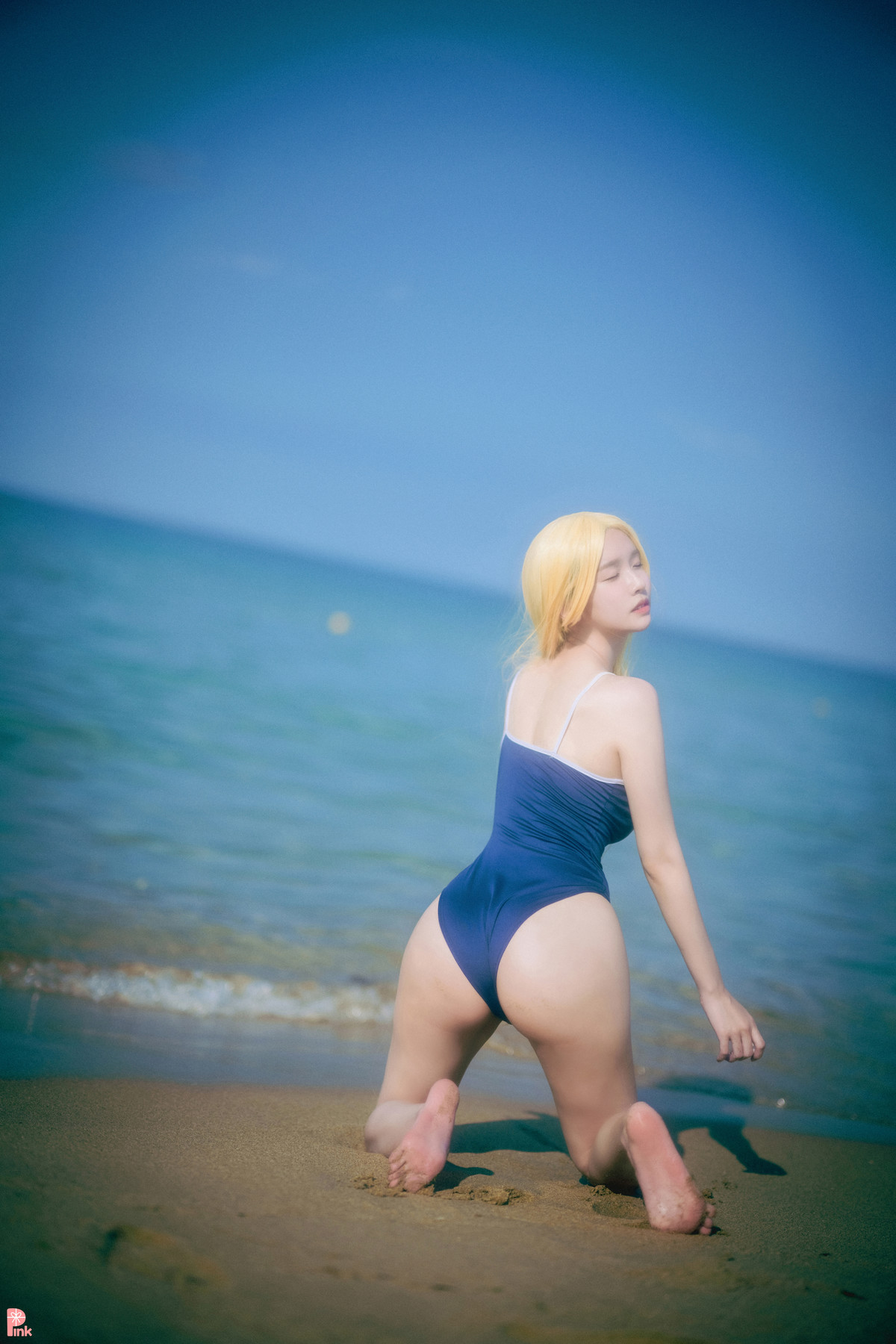Lee Ahrin 이아린, [PINK] Meet Me in The Summer Set.02の写真 5