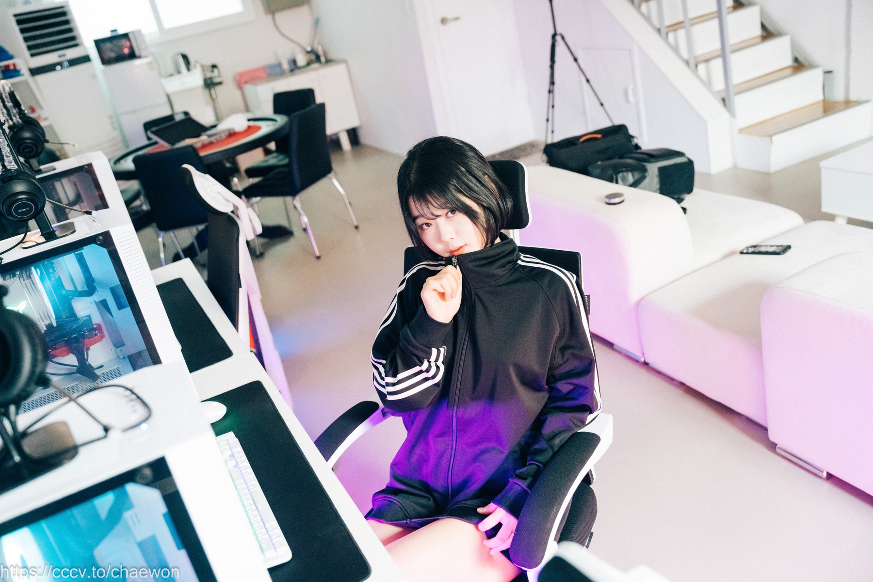 ZIA.Kwon 권지아, [Loozy] PC Room With SP Set.02の写真 2
