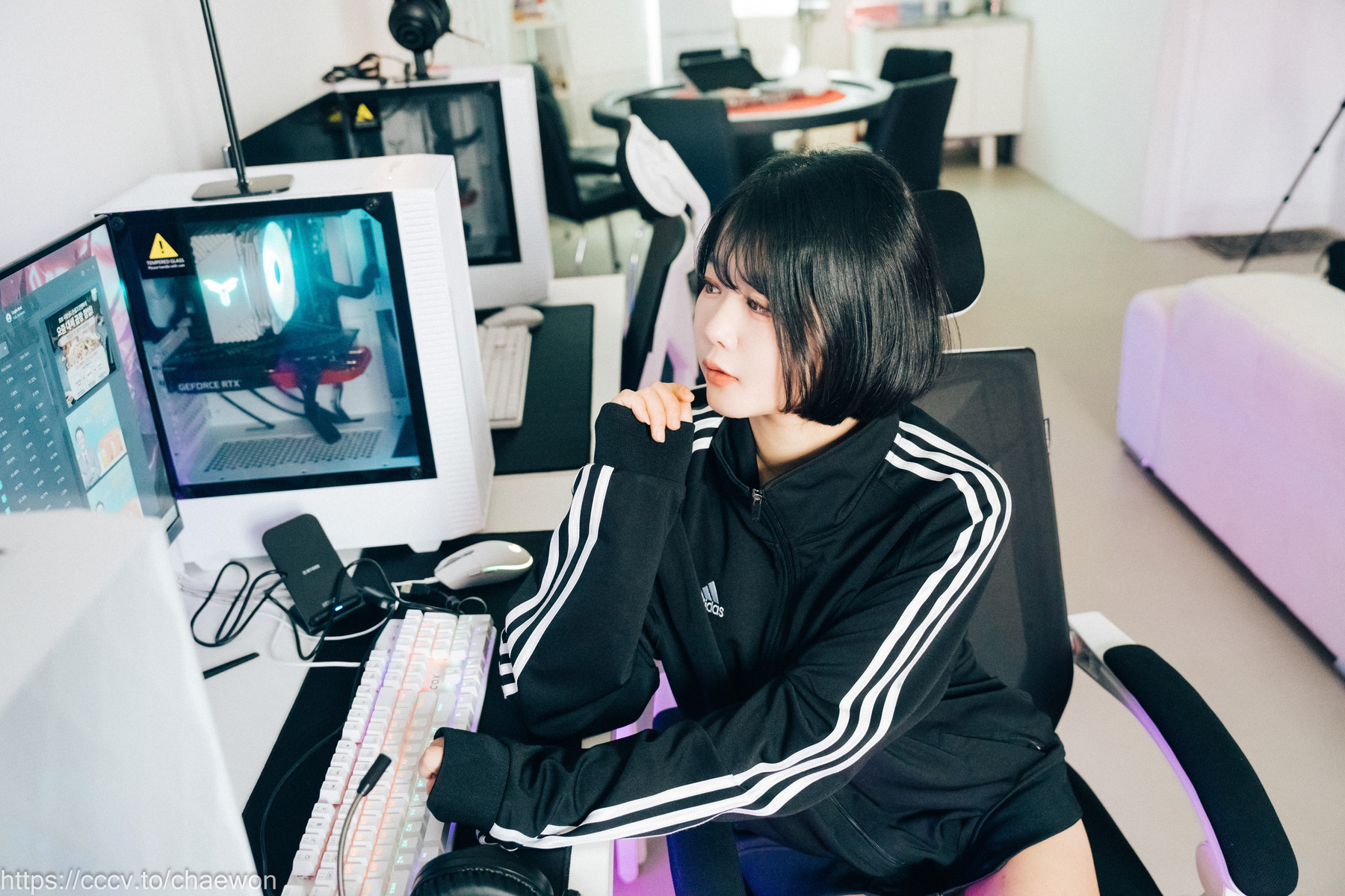 ZIA.Kwon 권지아, [Loozy] PC Room With SP Set.02の写真 13