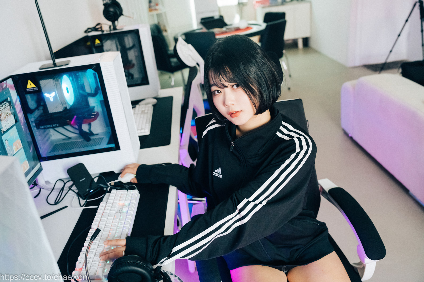 ZIA.Kwon 권지아, [Loozy] PC Room With SP Set.02の写真 14