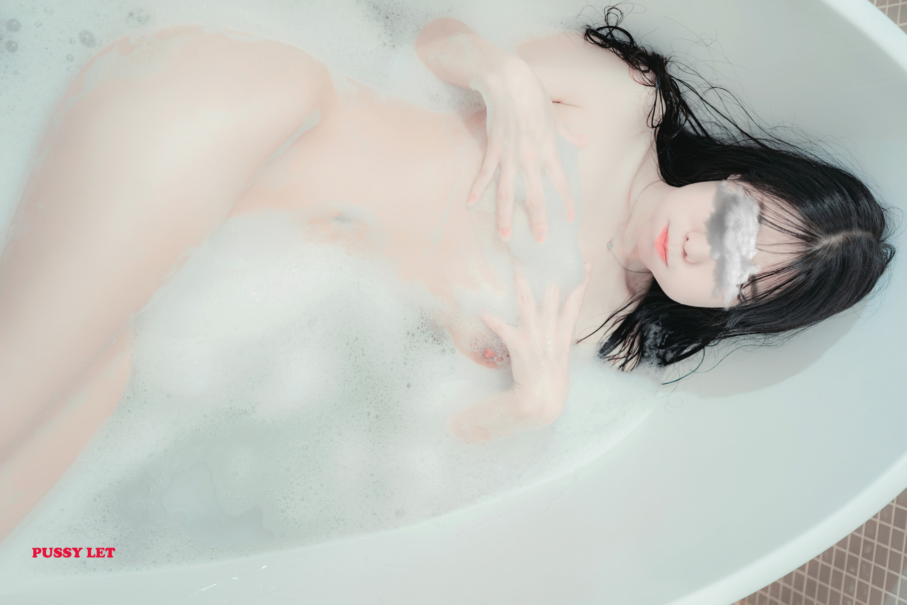 DECEMBER [PUSSYLET] Vol.08 Bikini Bath Nude Set.02の写真 33