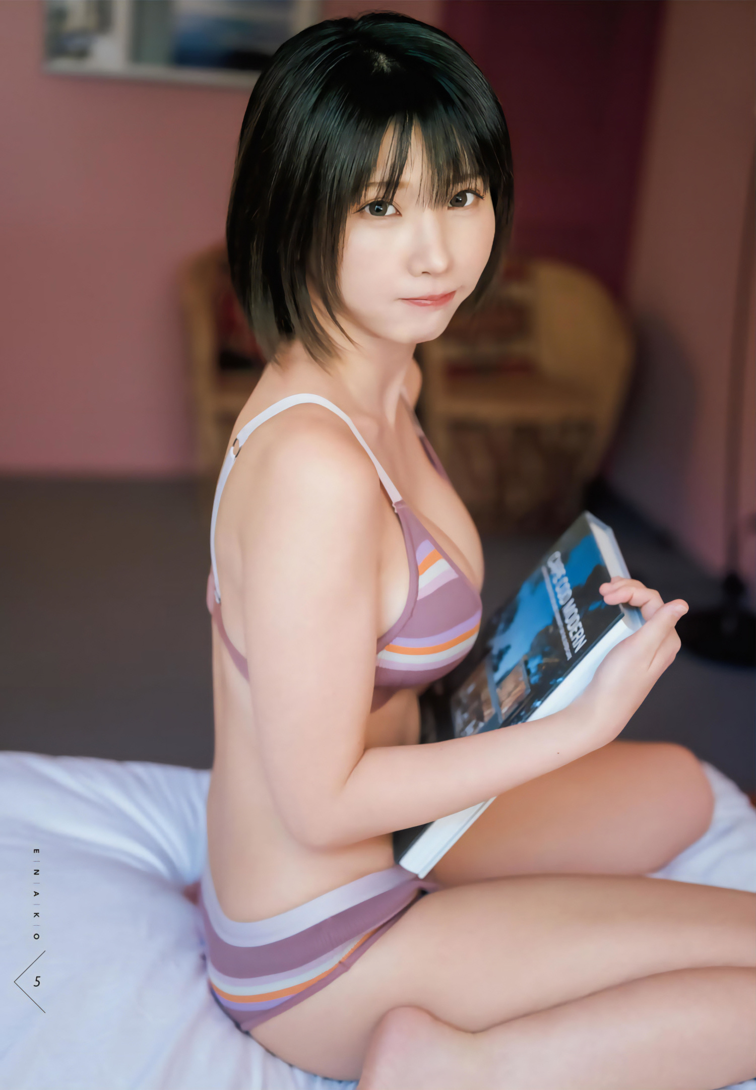 Enako えなこ, Shonen Magazine 2024 No.06 (週刊少年マガジン 2024年6号)の写真 6