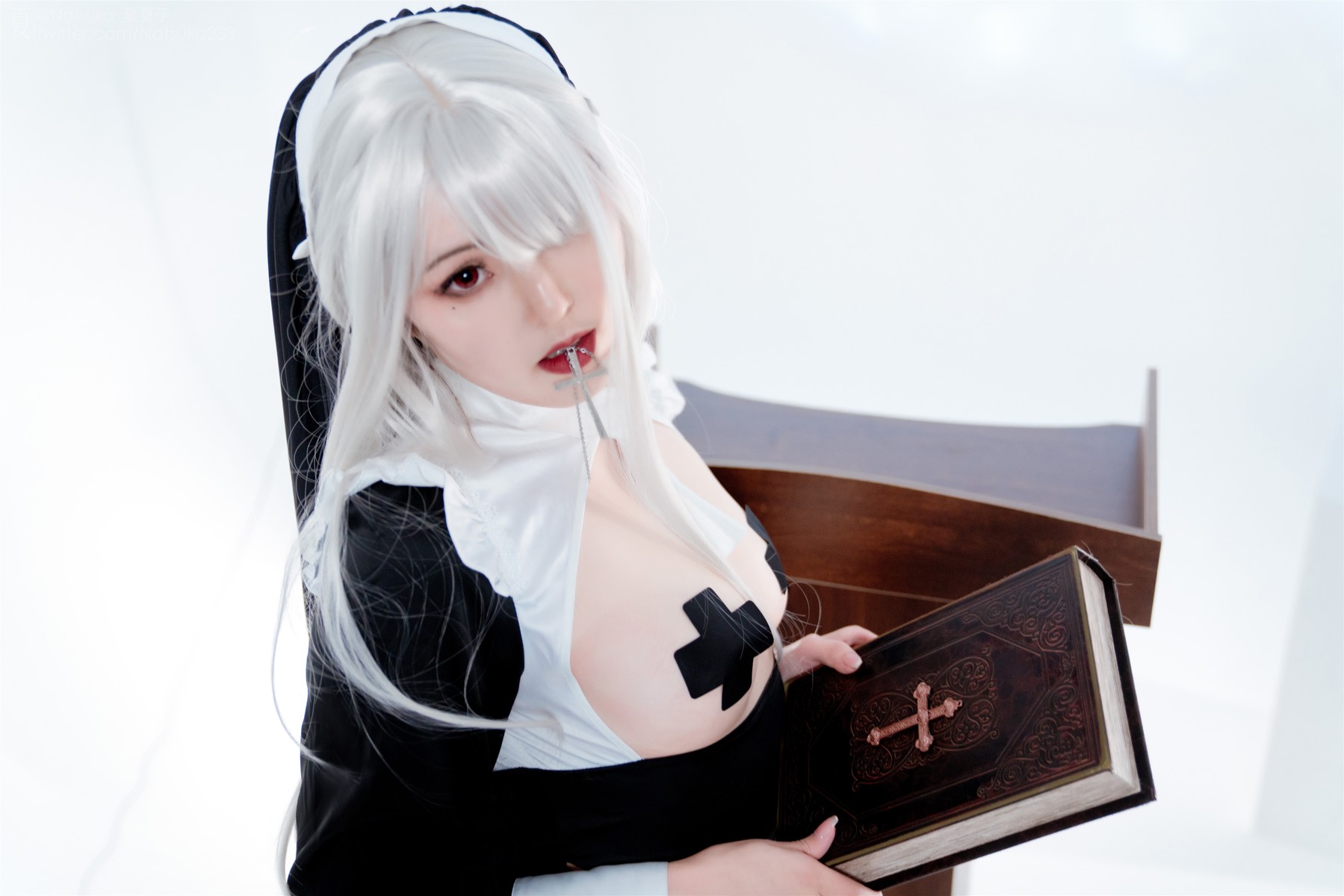 Cosplay Natsuko夏夏子 反差修女の写真 11