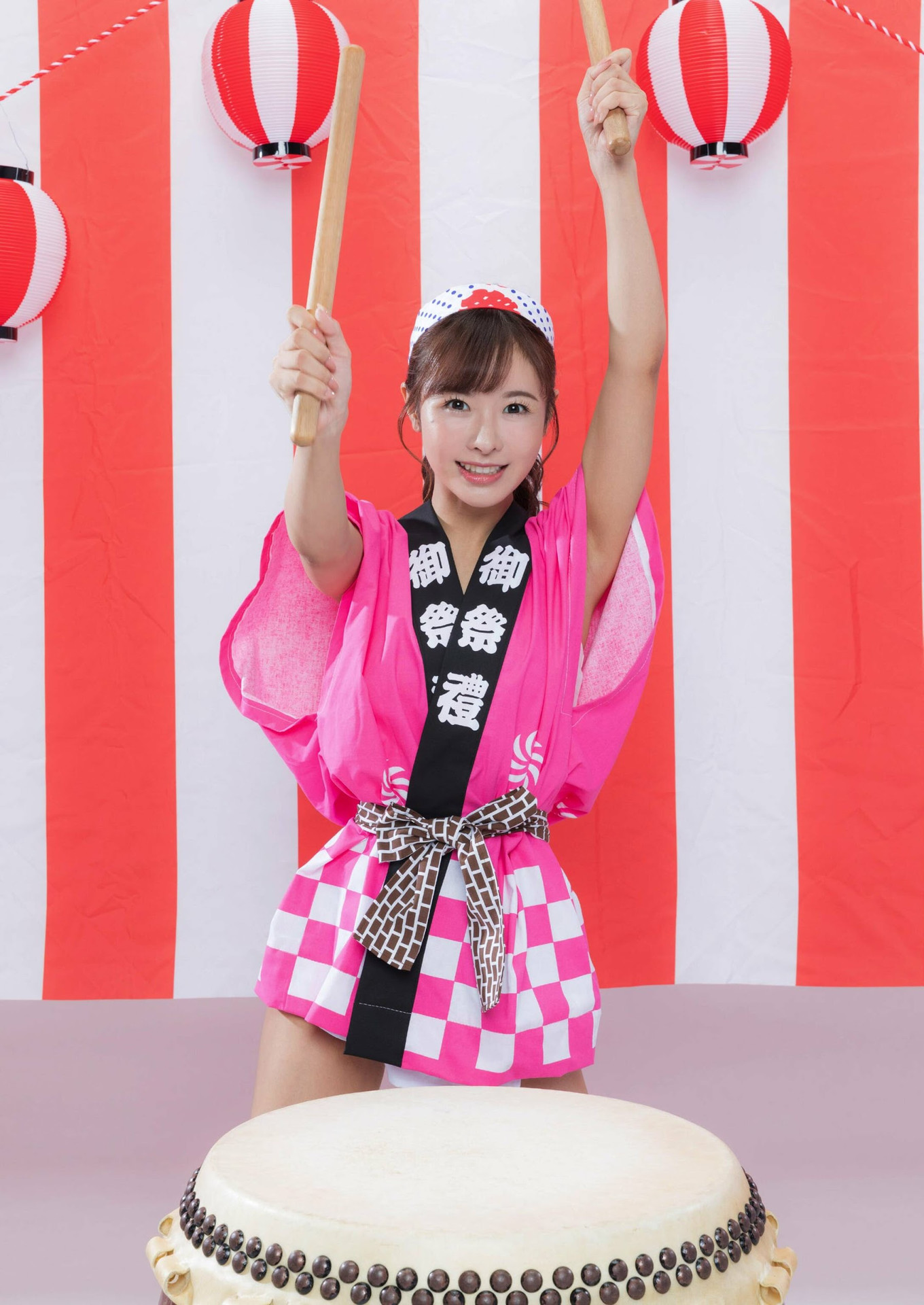 栗山莉緒×桃園怜奈, Shukan Post 2023.11.10 (週刊ポスト 2023年11月10日号)の写真 2