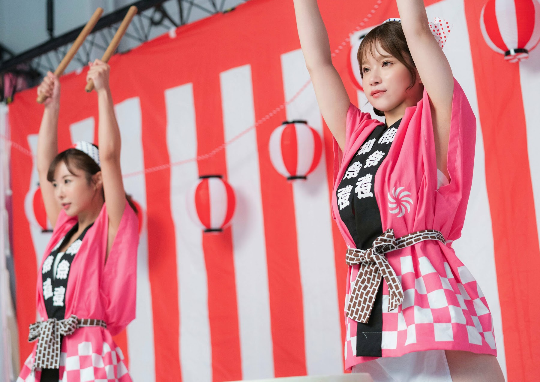 栗山莉緒×桃園怜奈, Shukan Post 2023.11.10 (週刊ポスト 2023年11月10日号)の写真 5