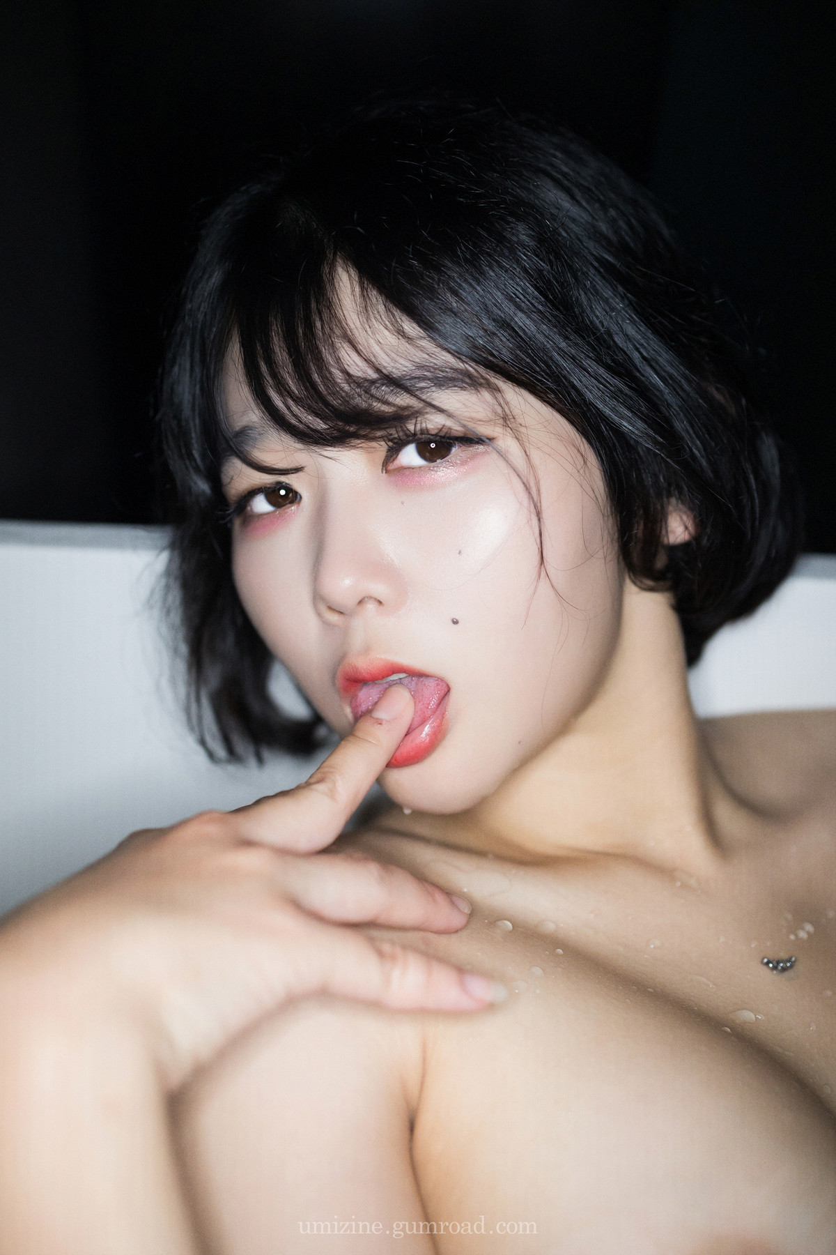 ZIA.Kwon 권지아, [UMIZINE] Bathtub Mermaid Set.02の写真 3