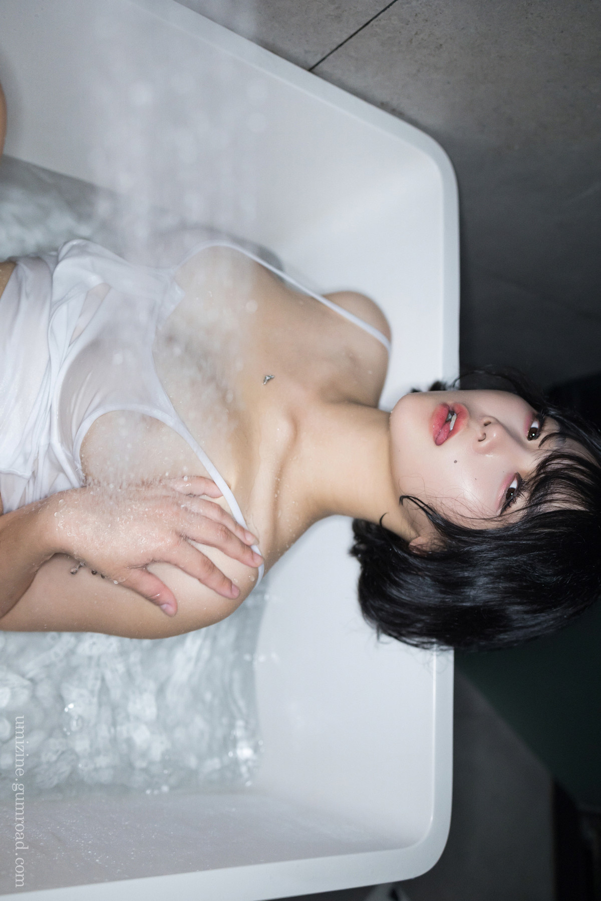 ZIA.Kwon 권지아, [UMIZINE] Bathtub Mermaid Set.02の写真 31
