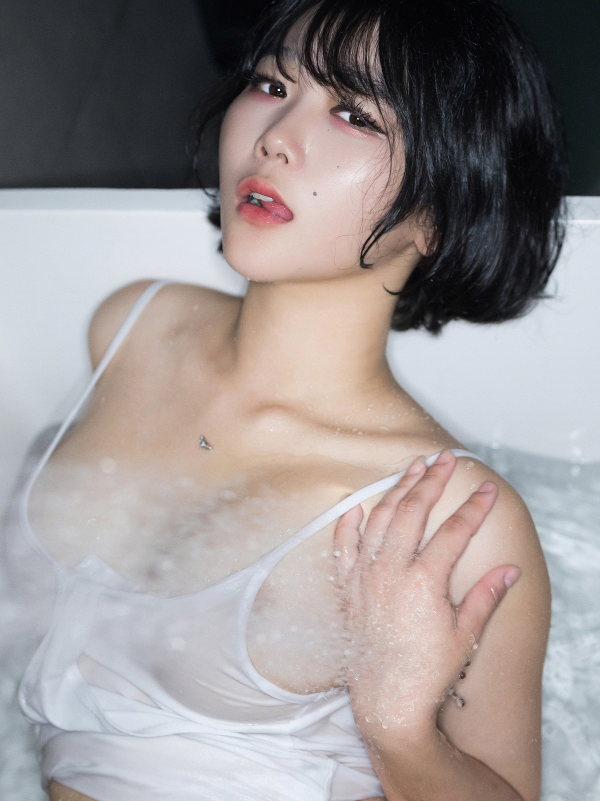 ZIA.Kwon 권지아, [UMIZINE] Bathtub Mermaid Set.02の写真 32