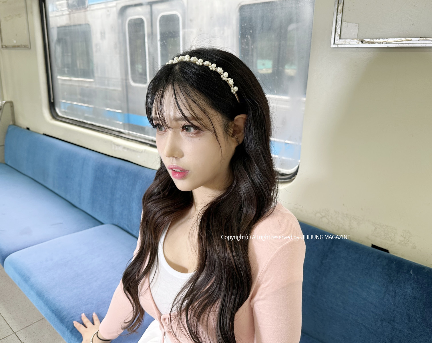 Hani 하니, UHHUNG Magazine “The Girlfriend on The Subway” Set.01の写真 3