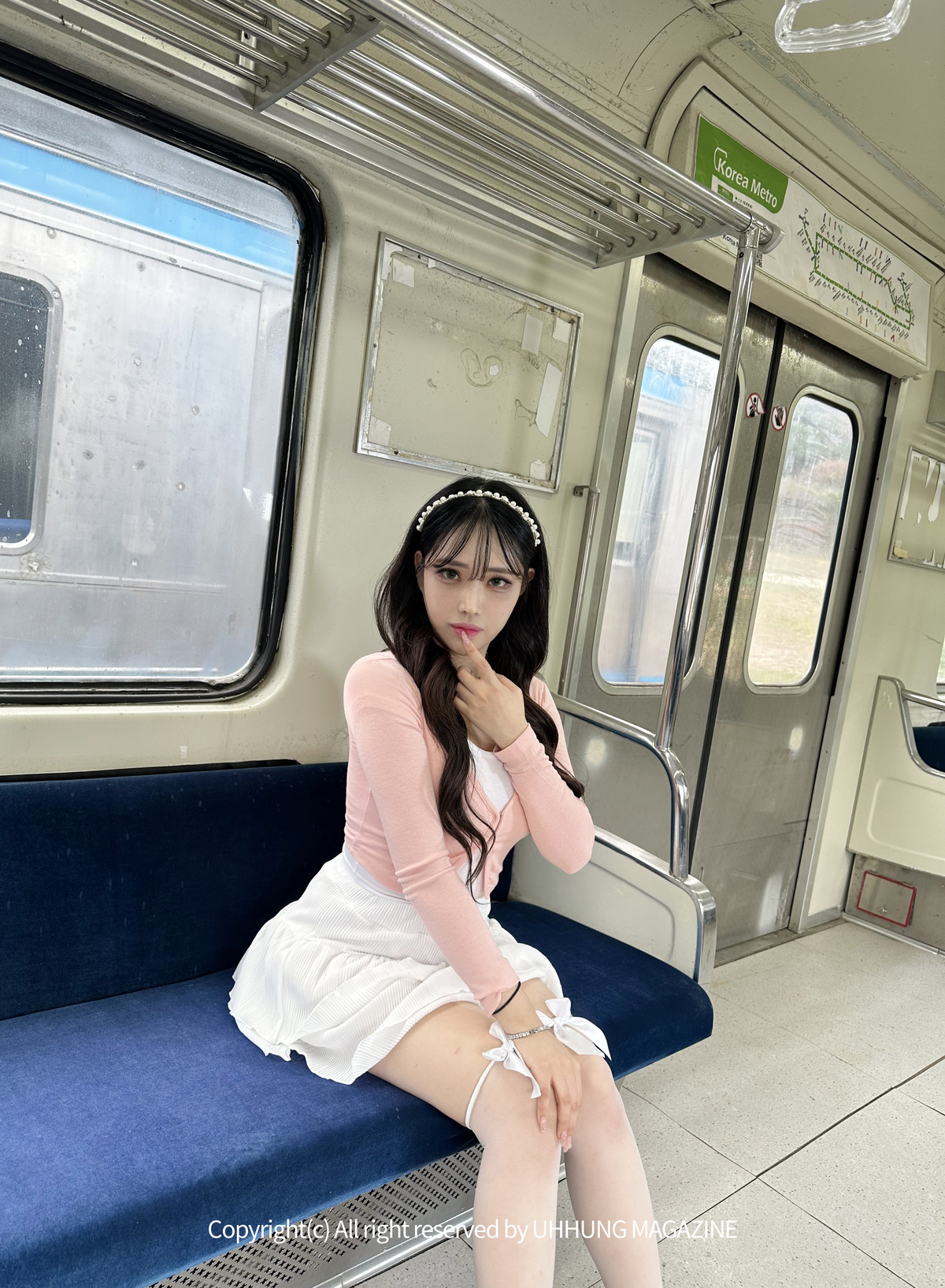 Hani 하니, UHHUNG Magazine “The Girlfriend on The Subway” Set.01の写真 8