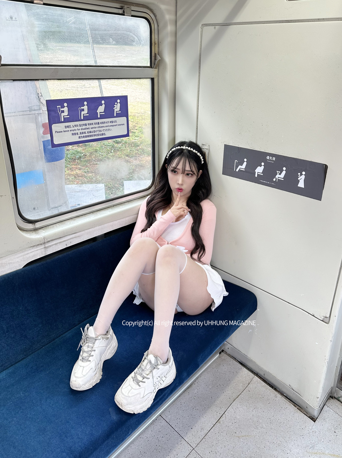 Hani 하니, UHHUNG Magazine “The Girlfriend on The Subway” Set.01の写真 17