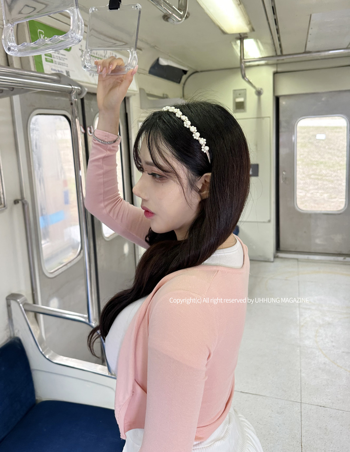 Hani 하니, UHHUNG Magazine “The Girlfriend on The Subway” Set.02の写真 2