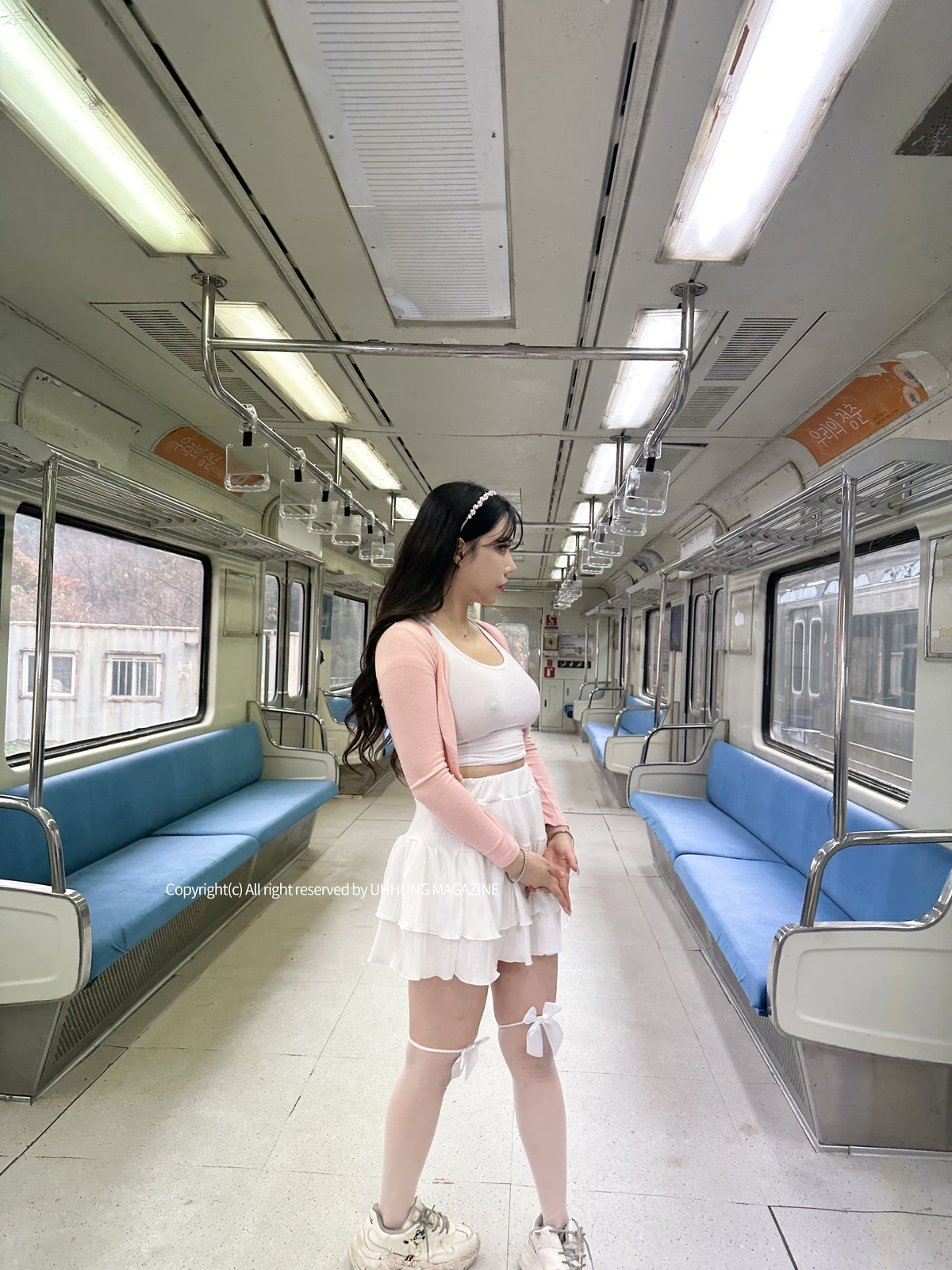 Hani 하니, UHHUNG Magazine “The Girlfriend on The Subway” Set.02の写真 6