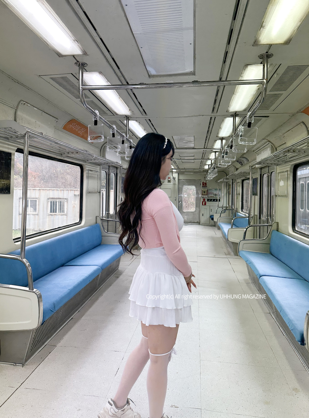 Hani 하니, UHHUNG Magazine “The Girlfriend on The Subway” Set.02の写真 7