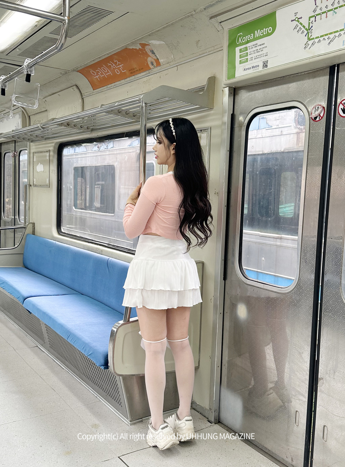 Hani 하니, UHHUNG Magazine “The Girlfriend on The Subway” Set.02の写真 8