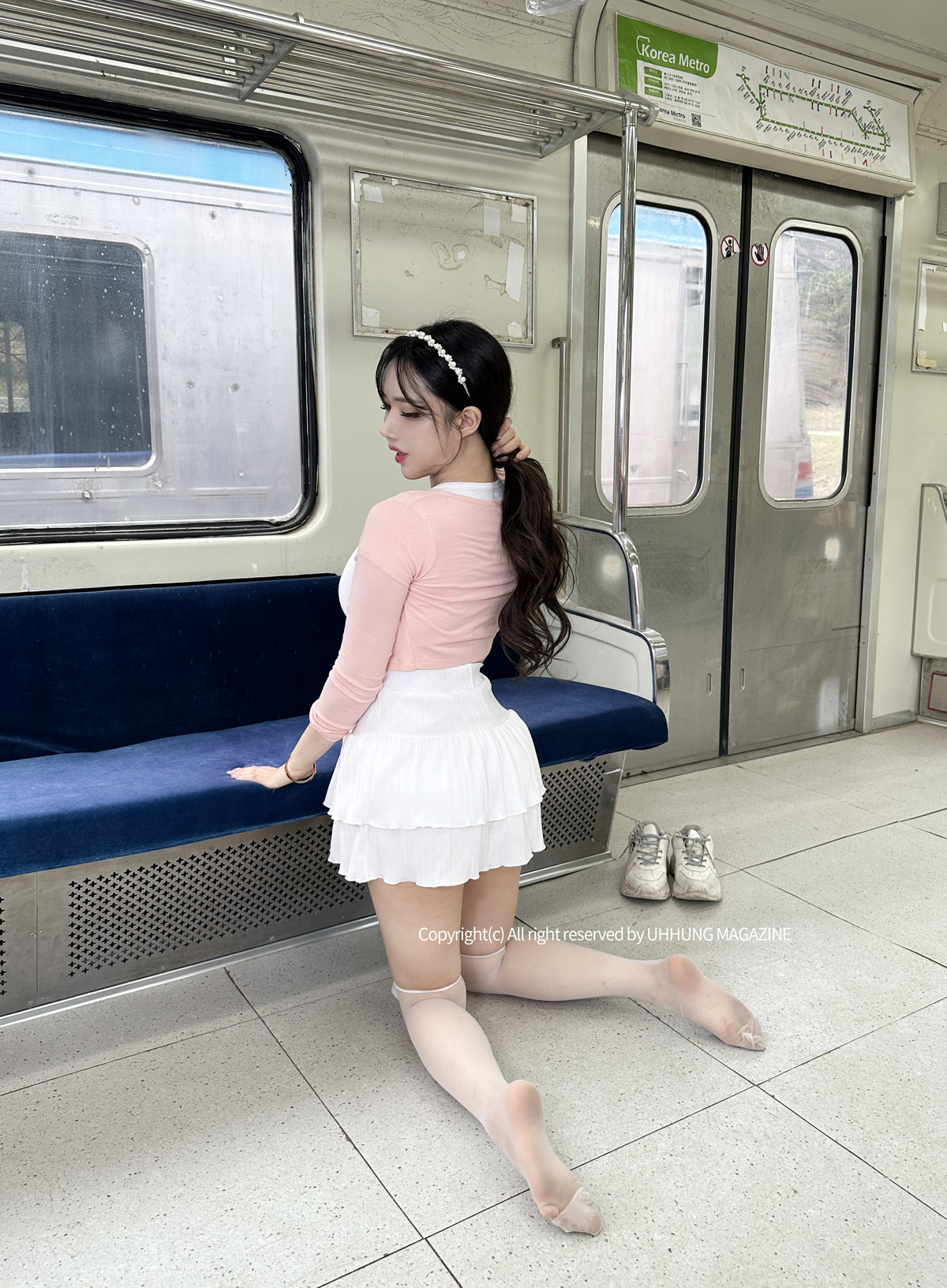 Hani 하니, UHHUNG Magazine “The Girlfriend on The Subway” Set.02の写真 17