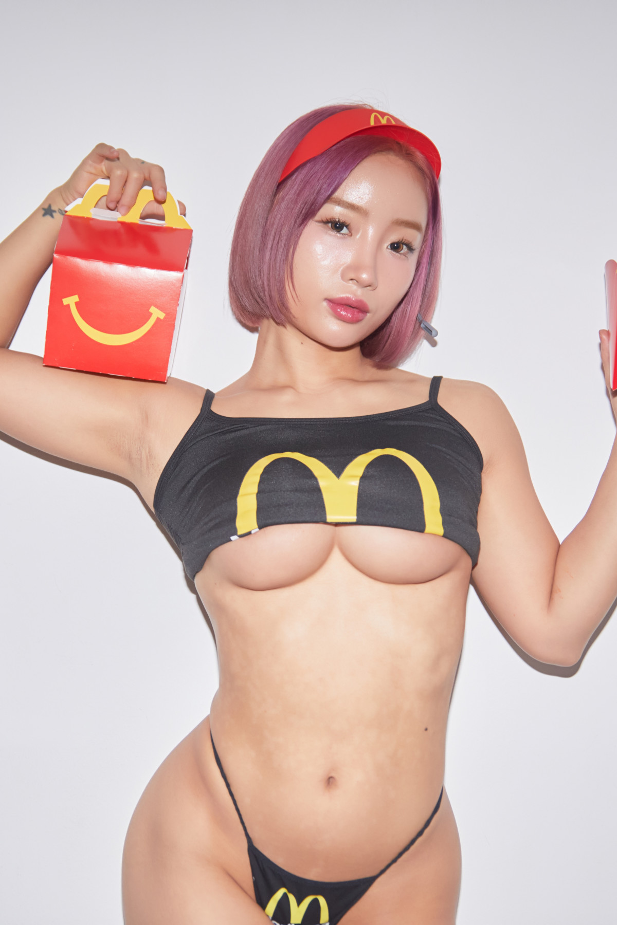 Booty Queen 엉덩퀸, HIGH FANTASY Vol.03 “Delivery Girl”の写真 41
