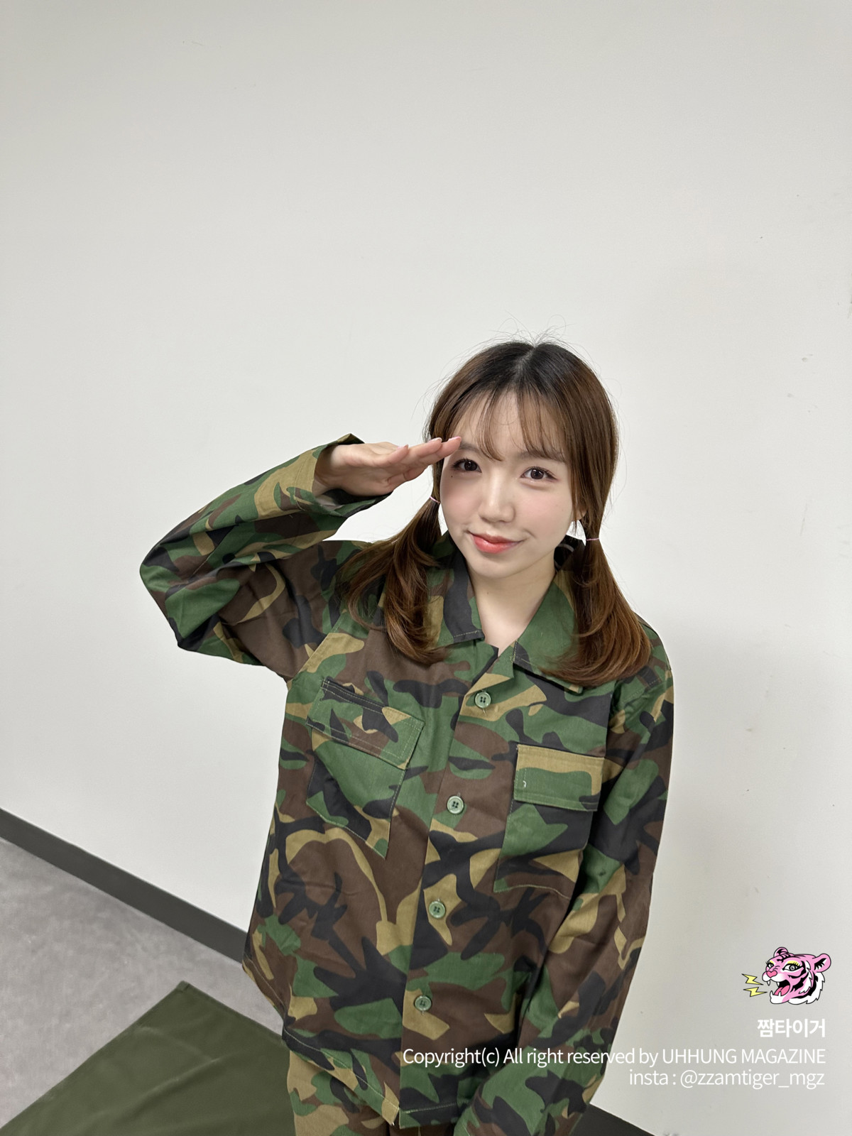 Yoonvely 윤블리, UHHUNG Magazine Vol.04 “Milltary” Set.01の写真 40