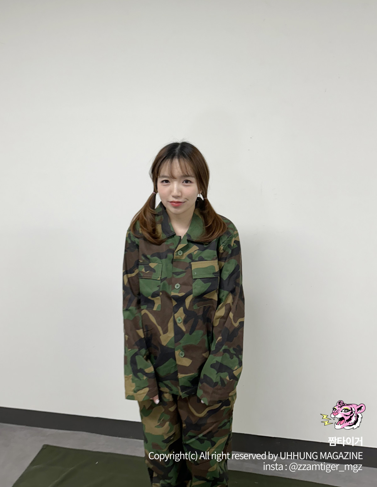 Yoonvely 윤블리, UHHUNG Magazine Vol.04 “Milltary” Set.01の写真 44