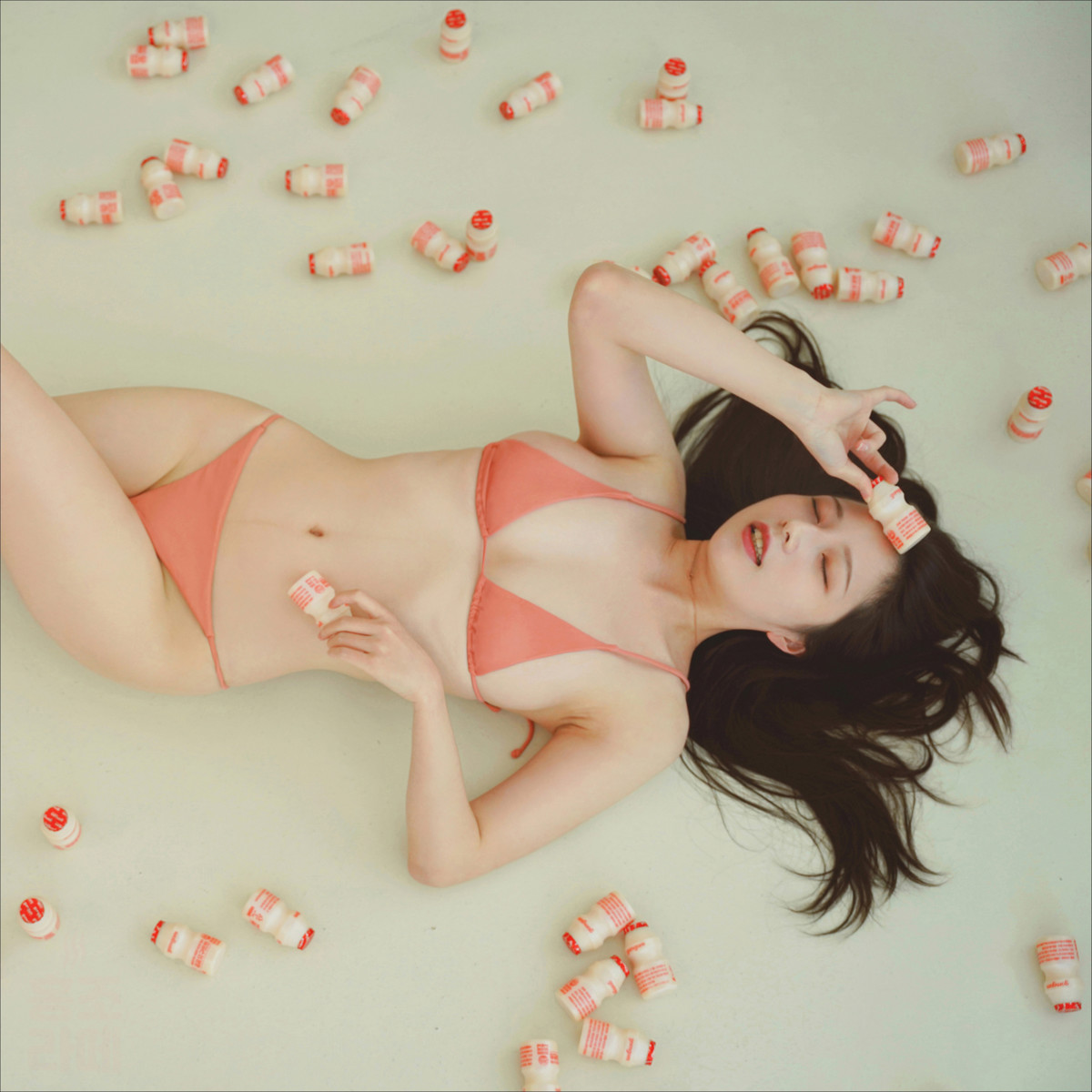 RISA 리사, Photobook “Yogu Yogu” Set.02の写真 15
