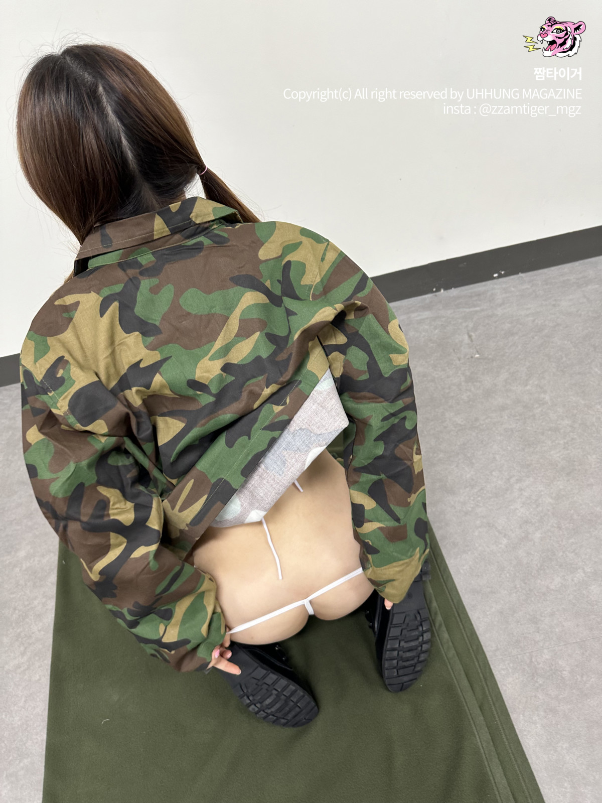 Yoonvely 윤블리, UHHUNG Magazine Vol.04 “Milltary” Set.04の写真 17