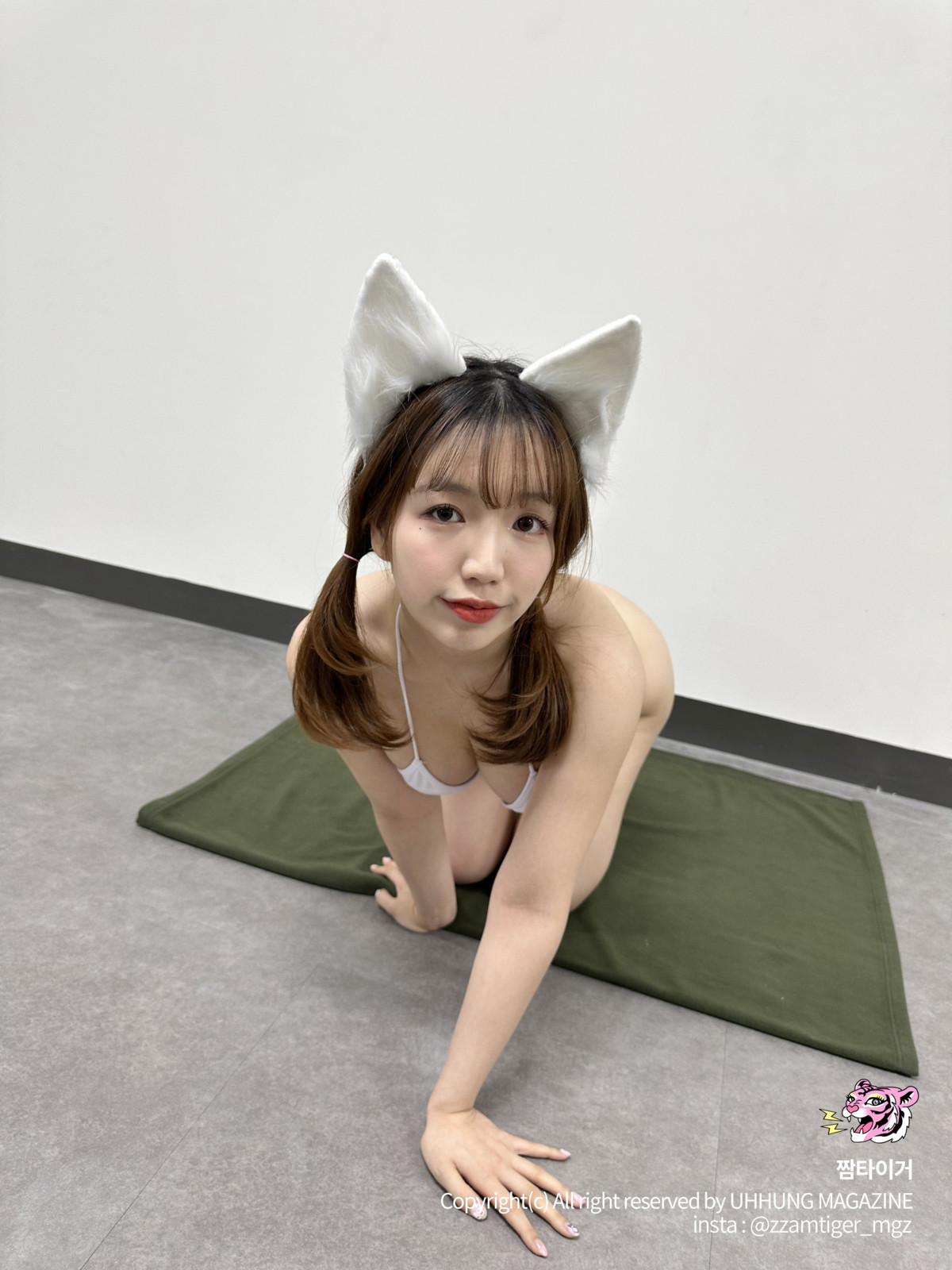 Yoonvely 윤블리, UHHUNG Magazine Vol.04 “Milltary” Set.05の写真 36