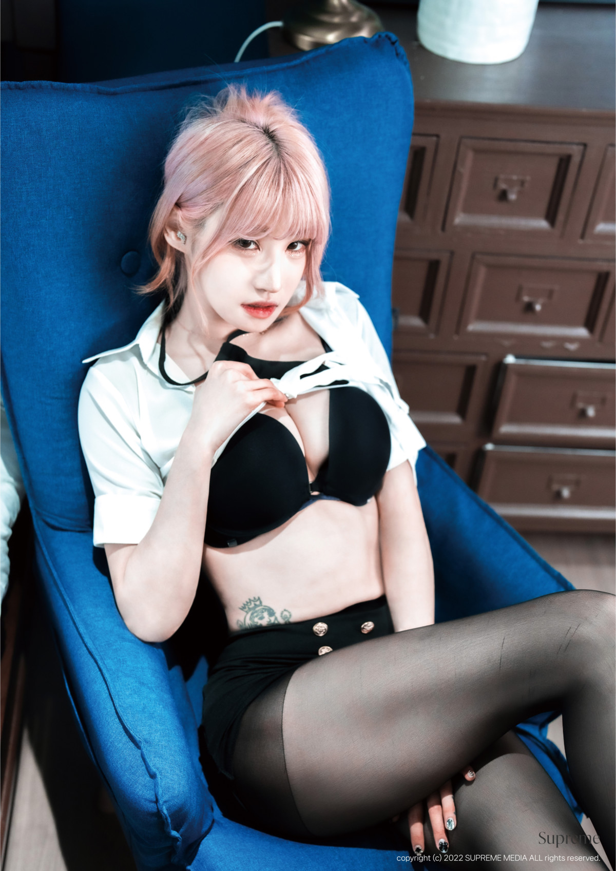 Taeri 태리, Supreme Vol.03 Photobook Set.02の写真 3