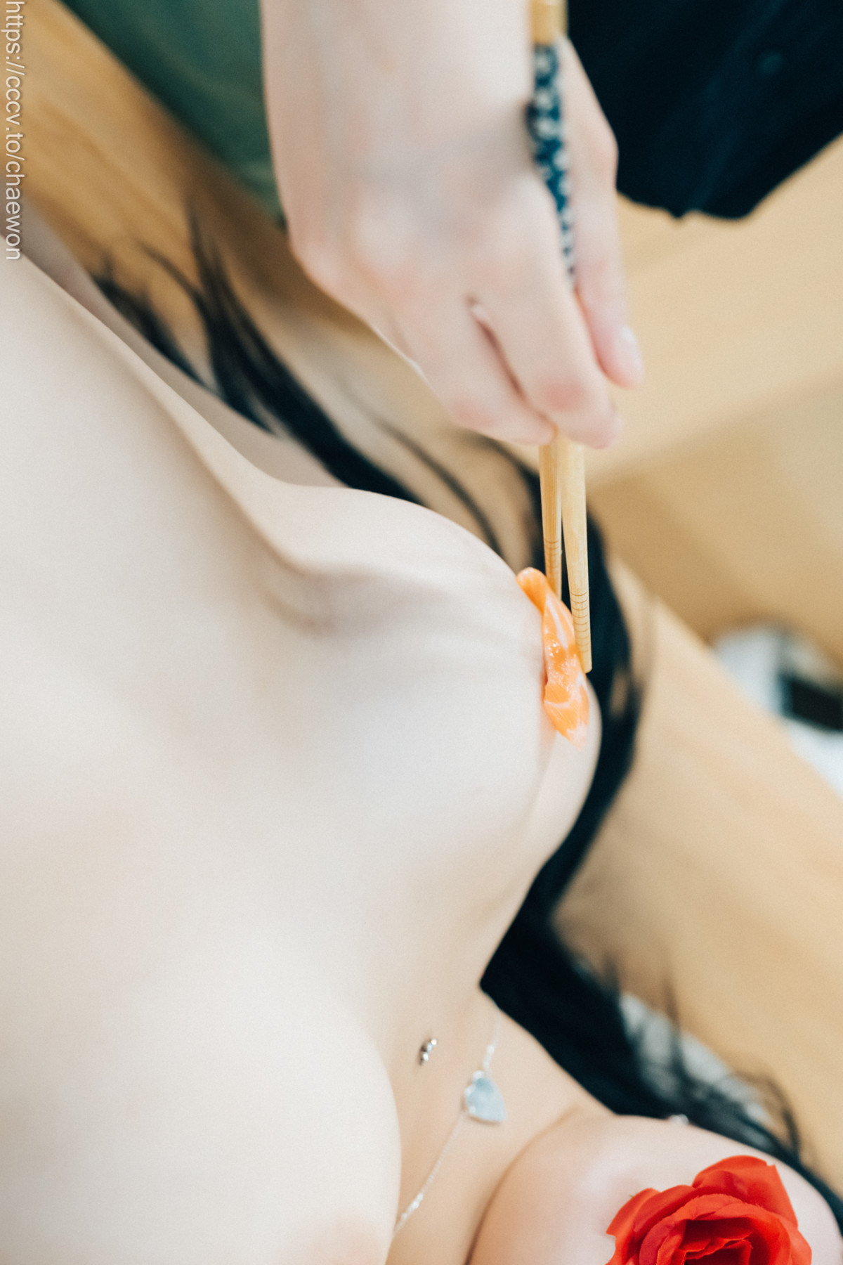 ZIA.Kwon 권지아, Loozy “Nyotaimori” Set.02の写真 6