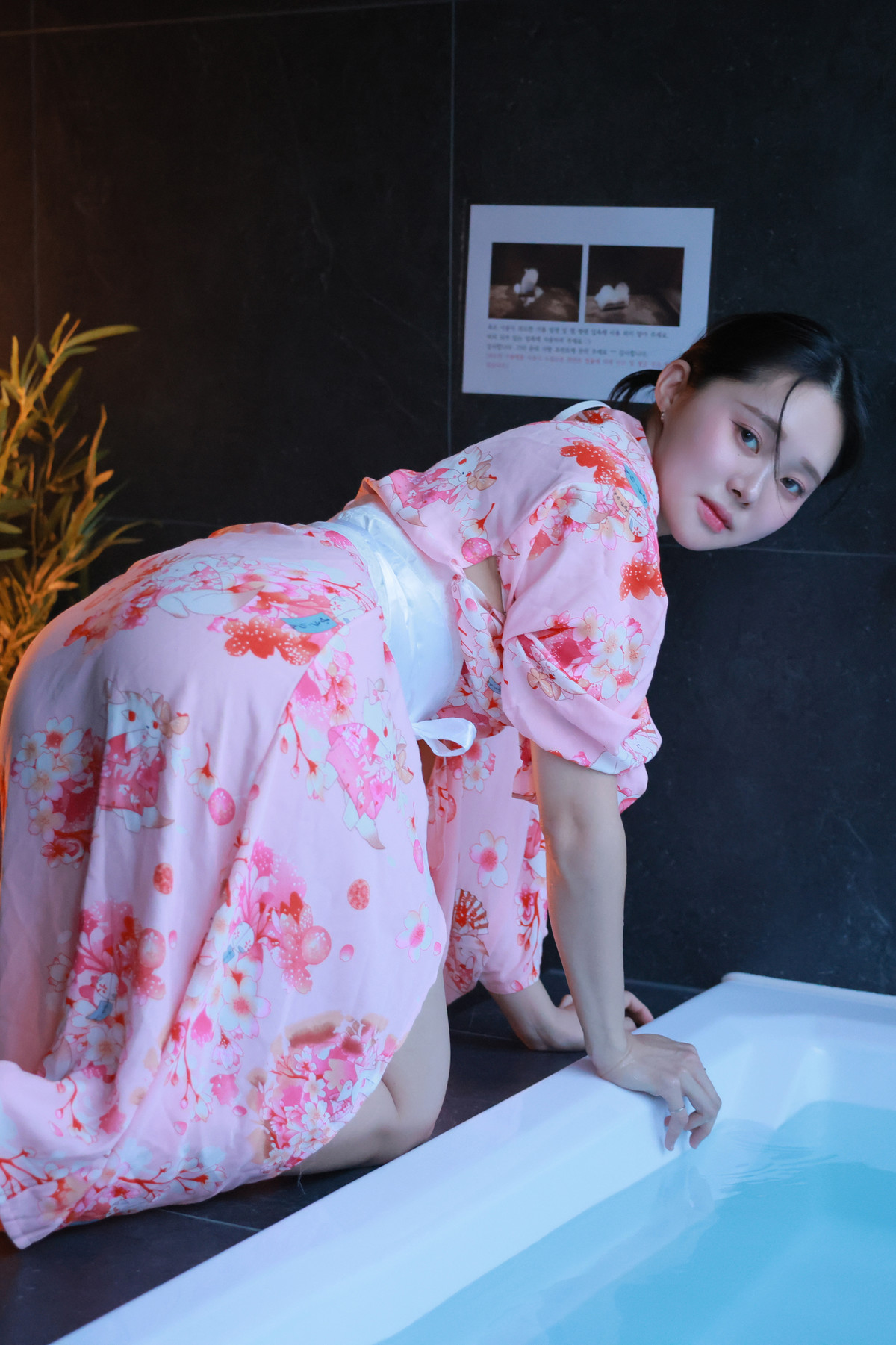 Inah 이나, SWEETBOX Vol.40 Photobook Set.01の写真 23