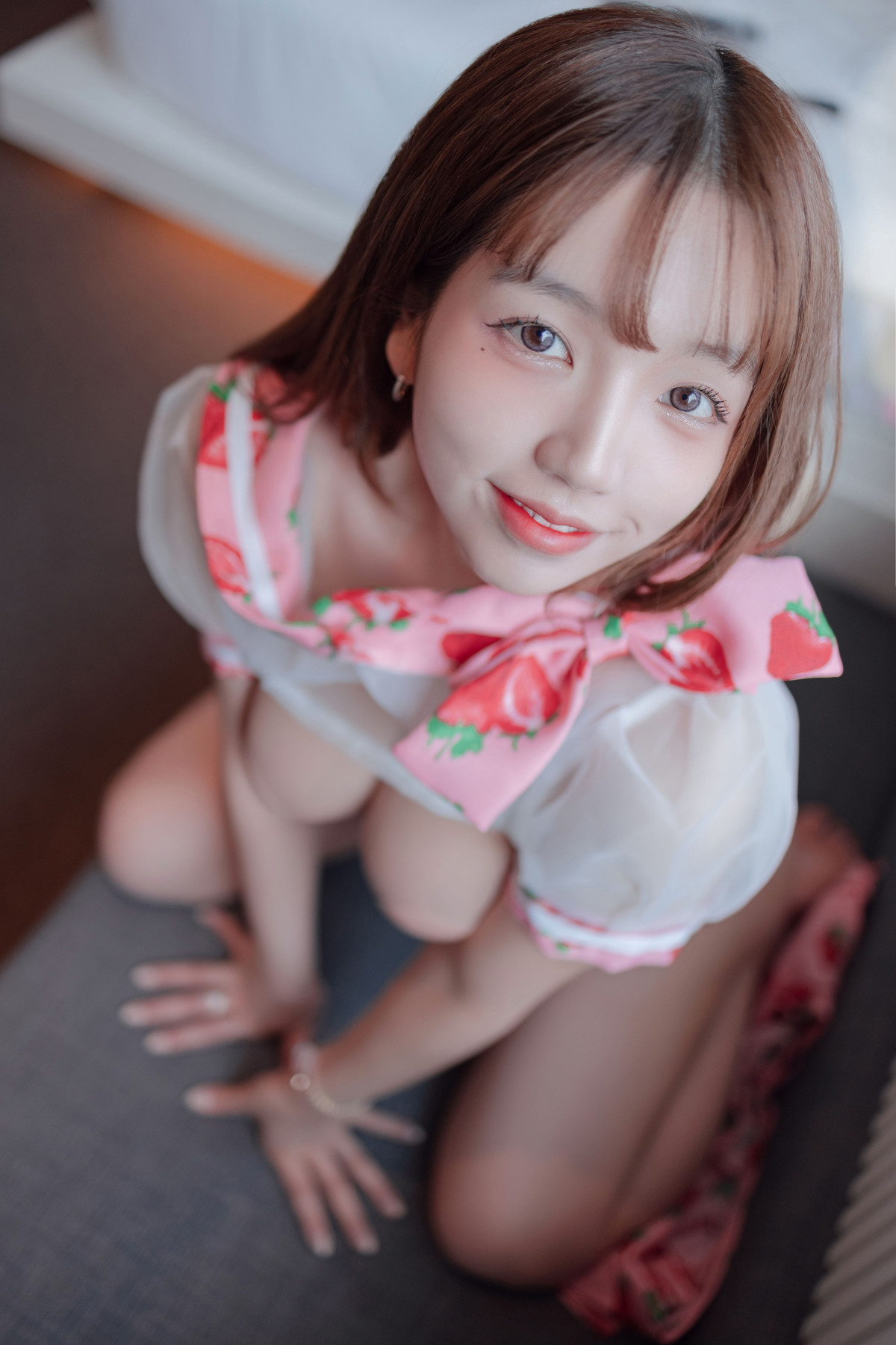 Yoonvely 윤블리, Photobook “Strawberry Lingerie” Set.02の写真 37