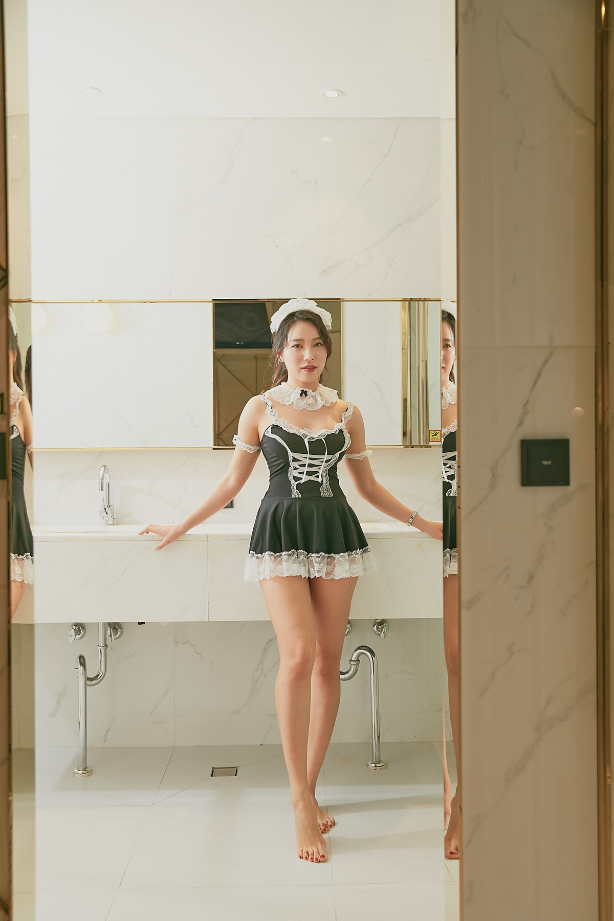 MINI 미니, Photobook #6 Your Maidの写真 12