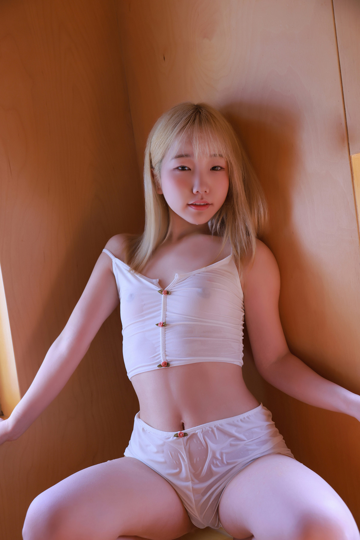 Han Yeri 한예리, SWEETBOX ‘Doki Doki’ Set.01の写真 45