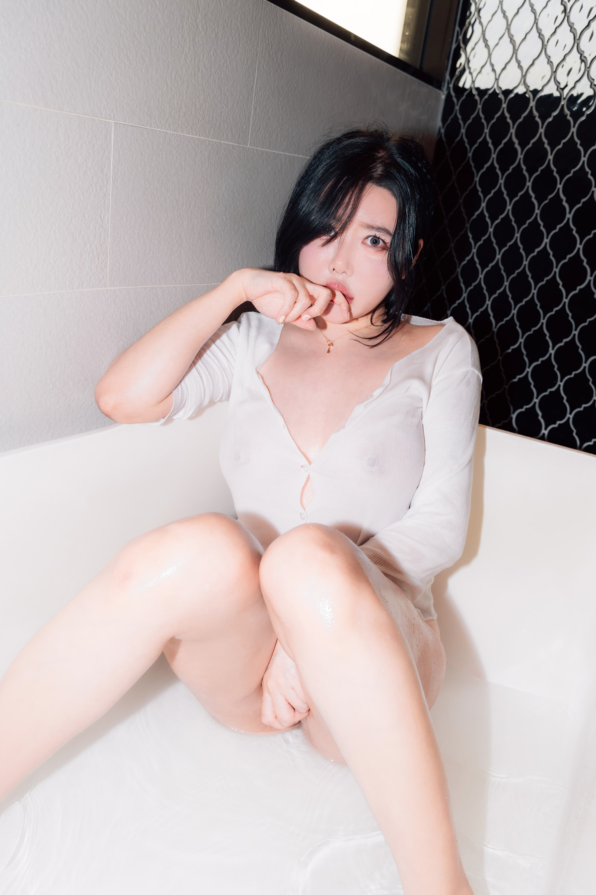 Jisu A 안지수, Photobook ‘Good Day’ Set.01の写真 10