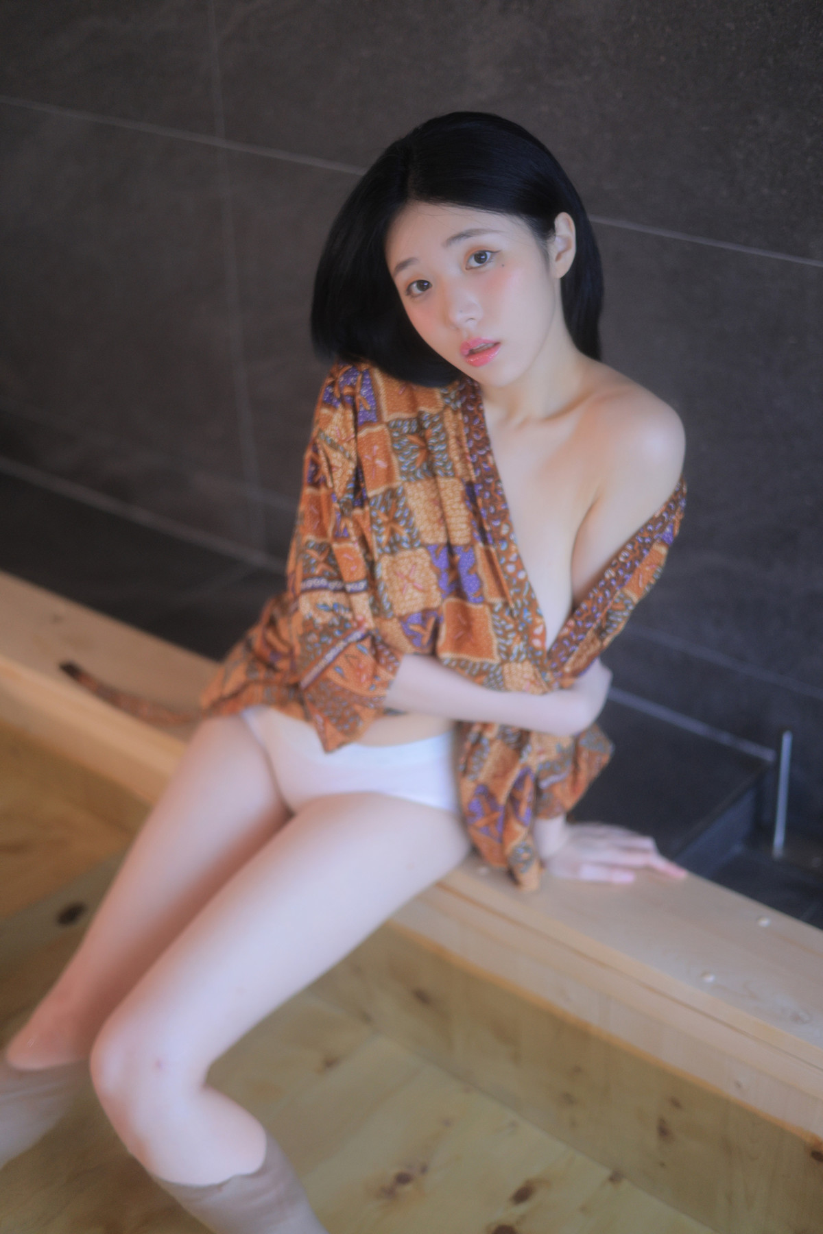 Yeon Woo 연우, Photobook “Suika” Set.01の写真 3