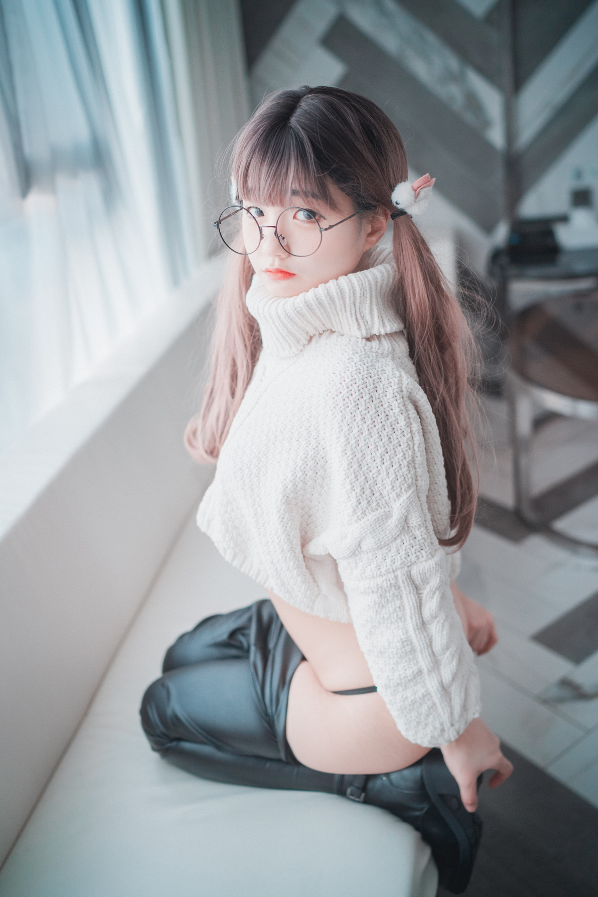 Jeong Jenny 정제니, DJAWA ‘Loose and Tight White’の写真 28