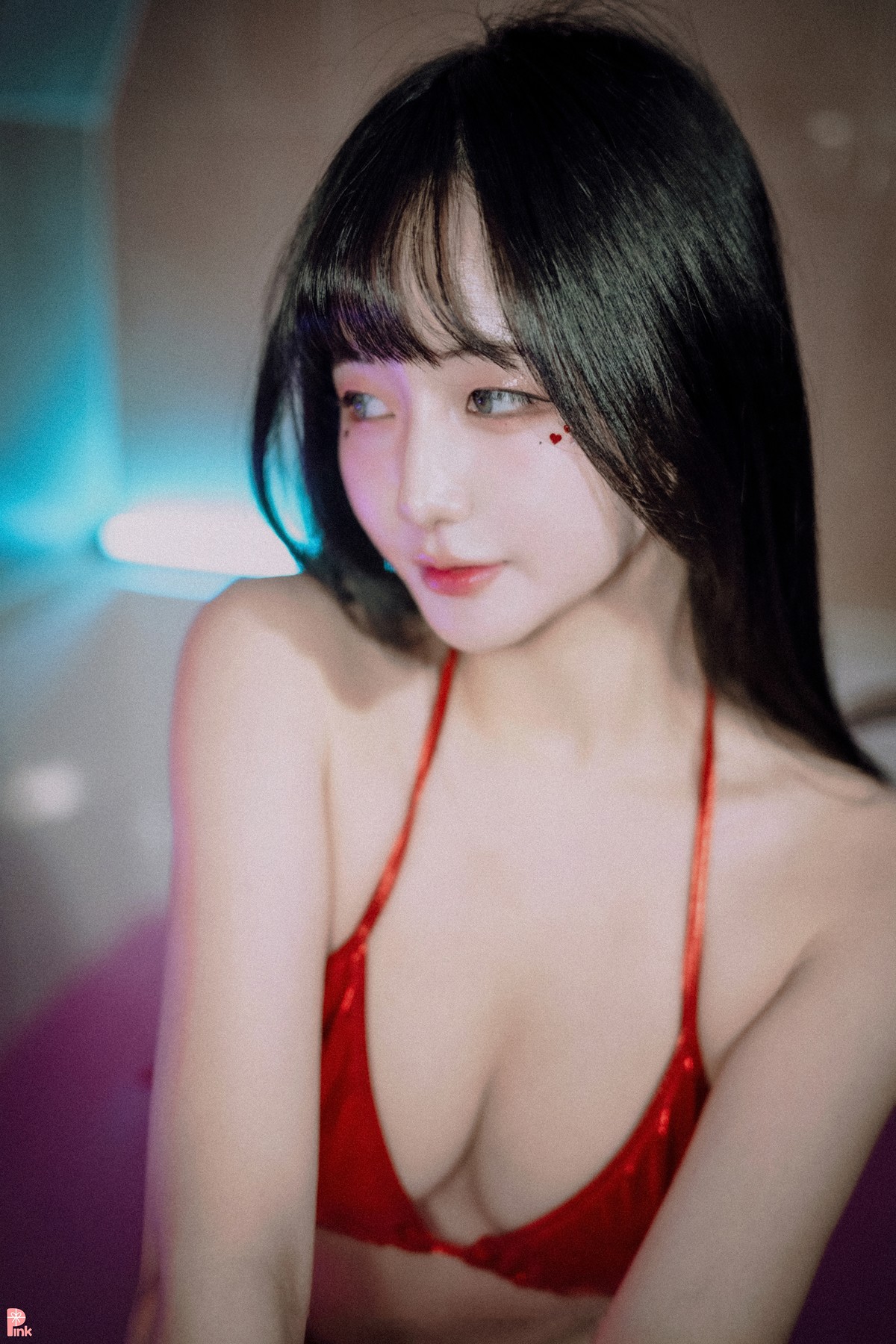 Han Jina 한지나, PINK Photobook ‘Bikini’ Set.01の写真 23