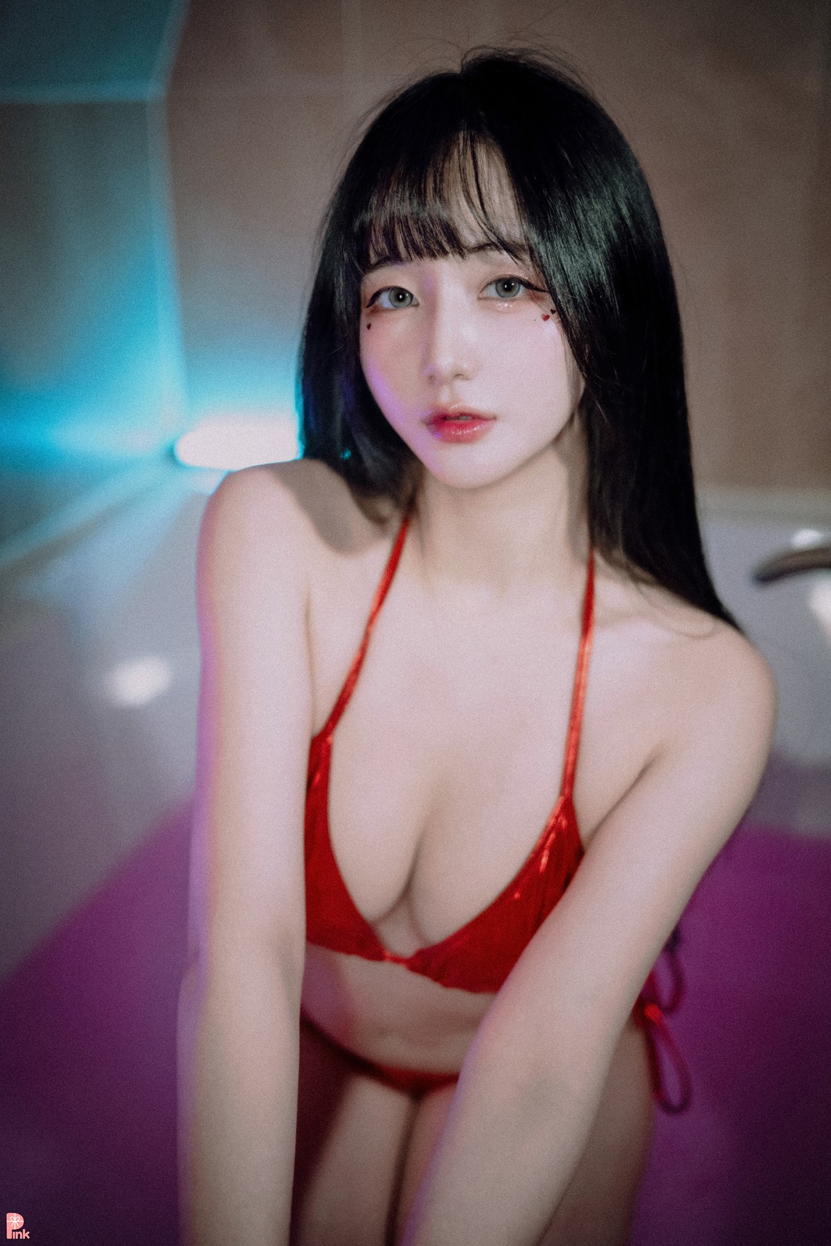 Han Jina 한지나, PINK Photobook ‘Bikini’ Set.01の写真 24