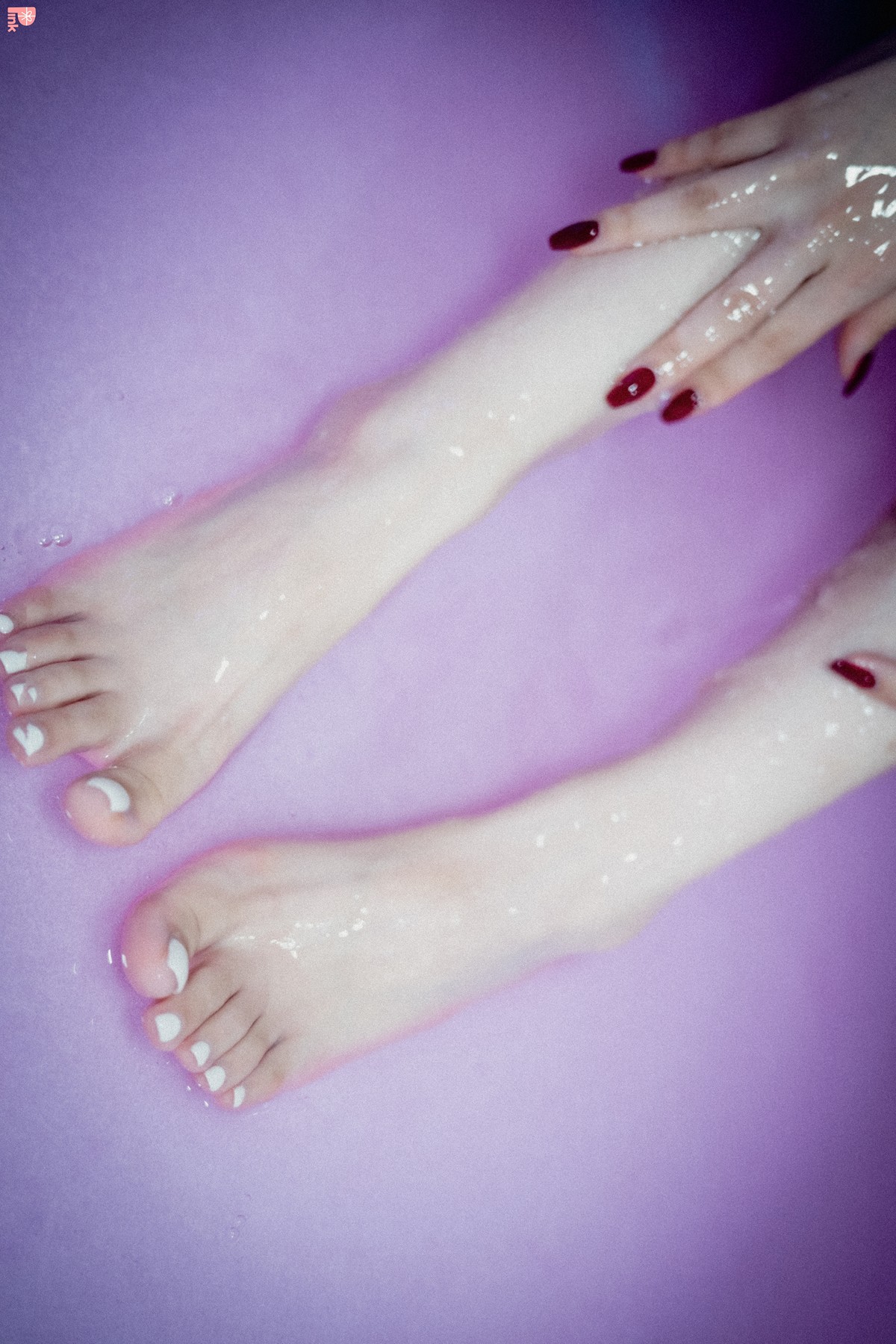 Han Jina 한지나, PINK Photobook ‘Bikini’ Set.01の写真 35