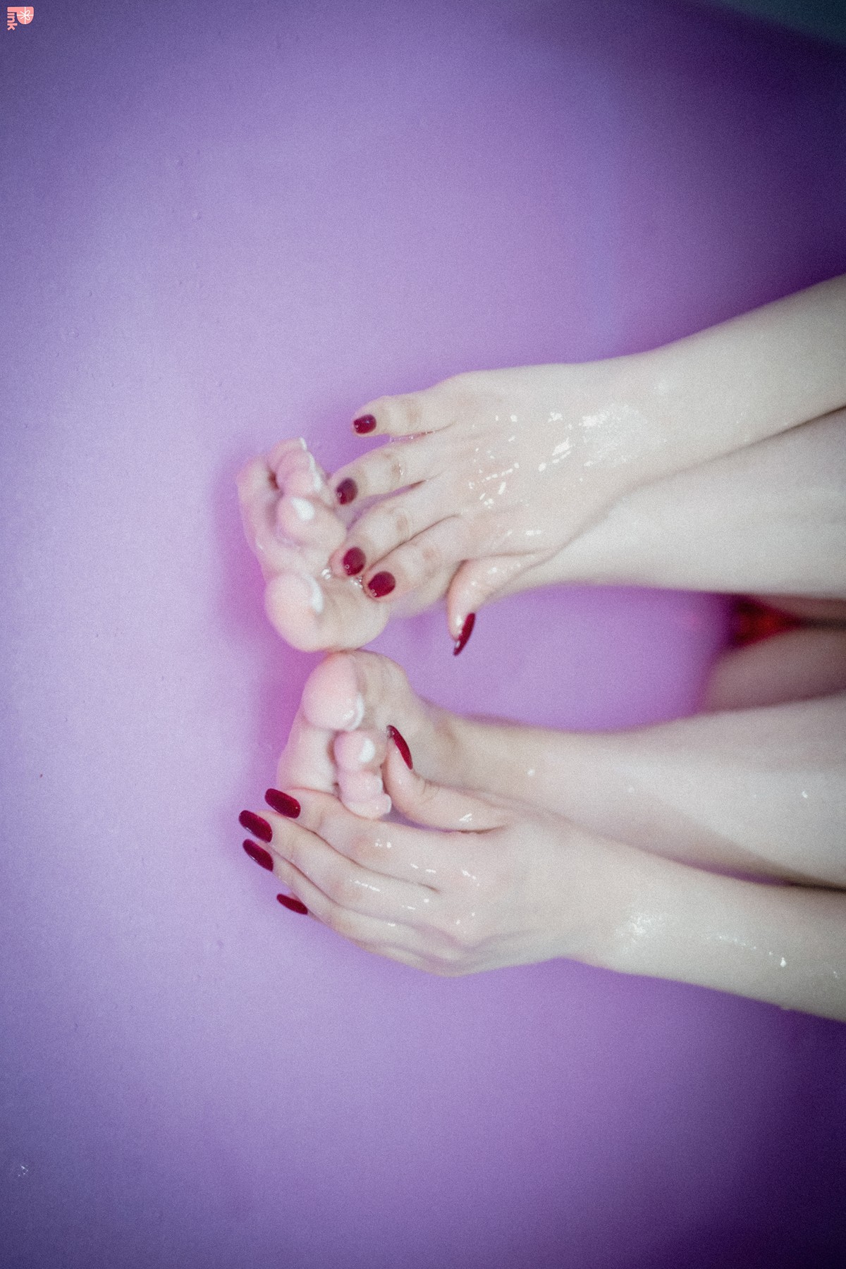 Han Jina 한지나, PINK Photobook ‘Bikini’ Set.01の写真 38
