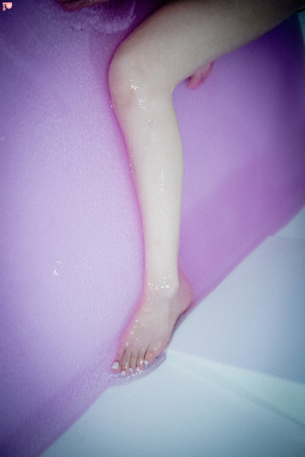 Han Jina 한지나, PINK Photobook ‘Bikini’ Set.01の写真 40